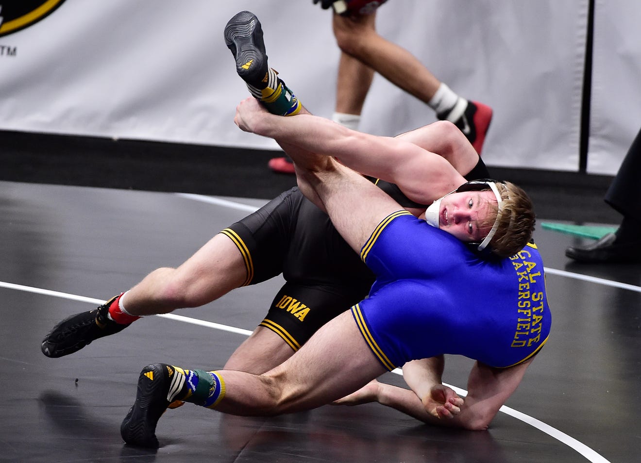 NCAA Wrestling Championships 2021: Iowa jumps to early lead after