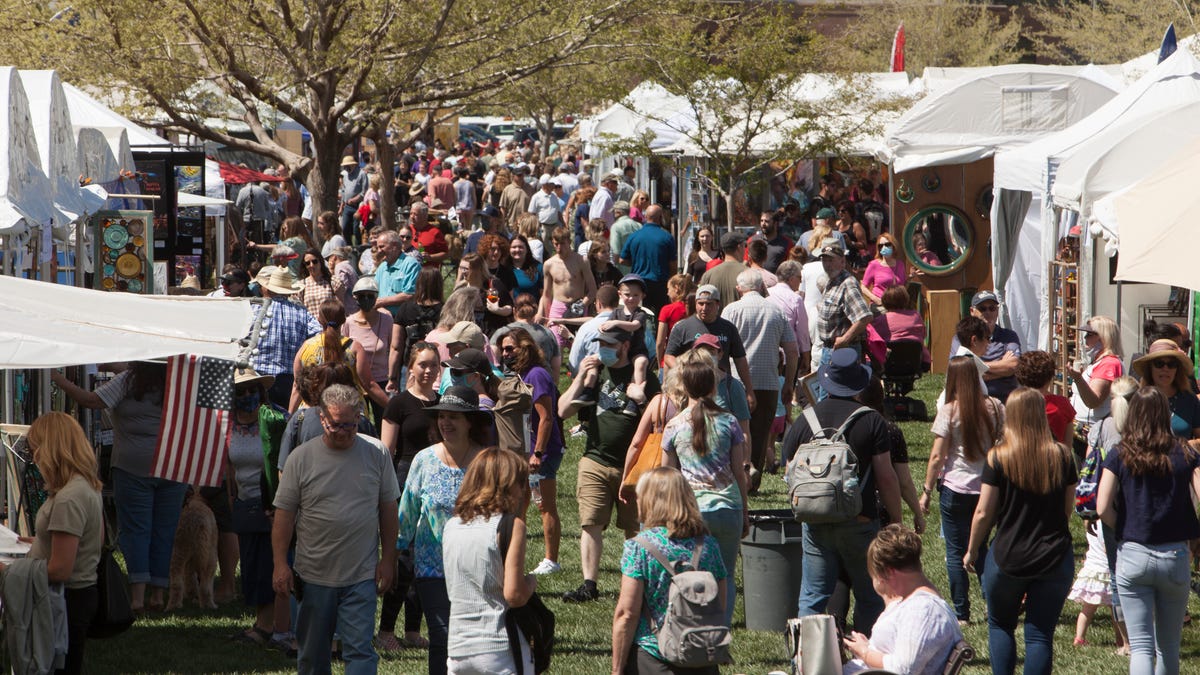 St. Art Festival returns with large crowds, live entertainment