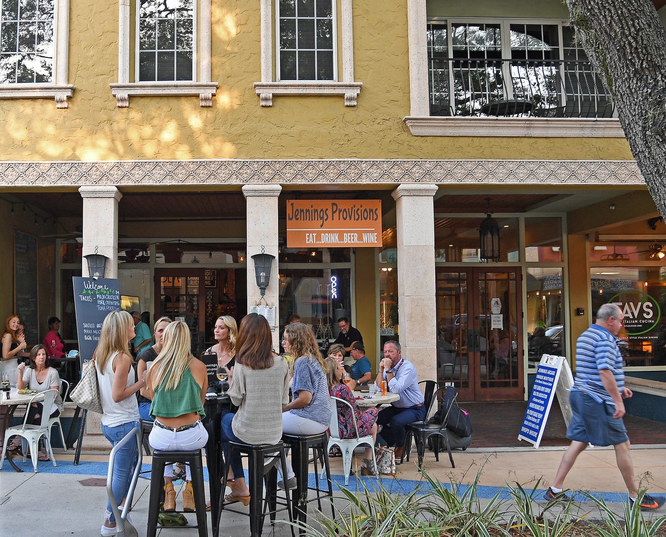 Best restaurants near Bradenton Riverwalk new boardwalk, downtown