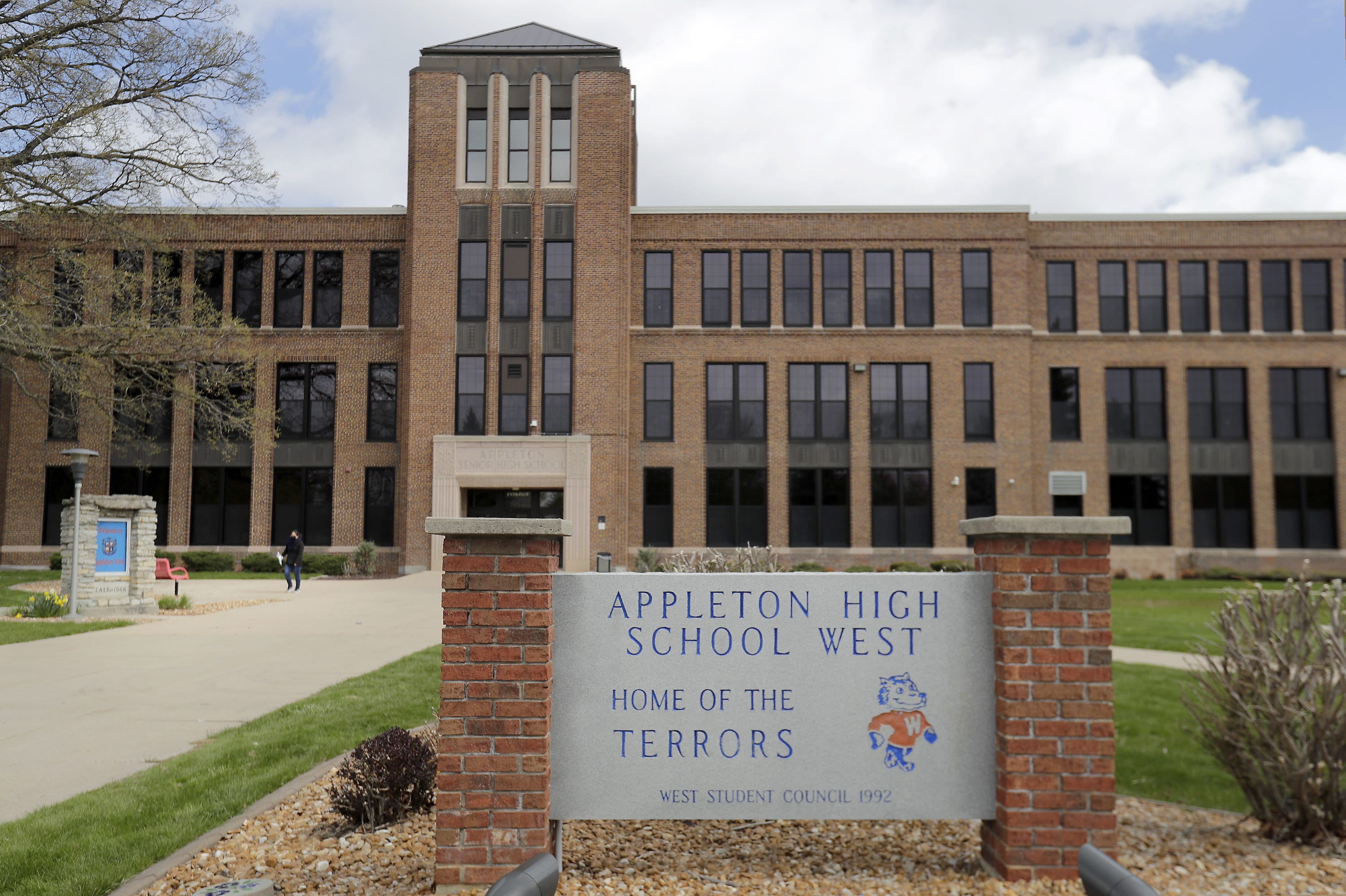 Appleton School Board Increases In-person Class Time For Grades 7-12