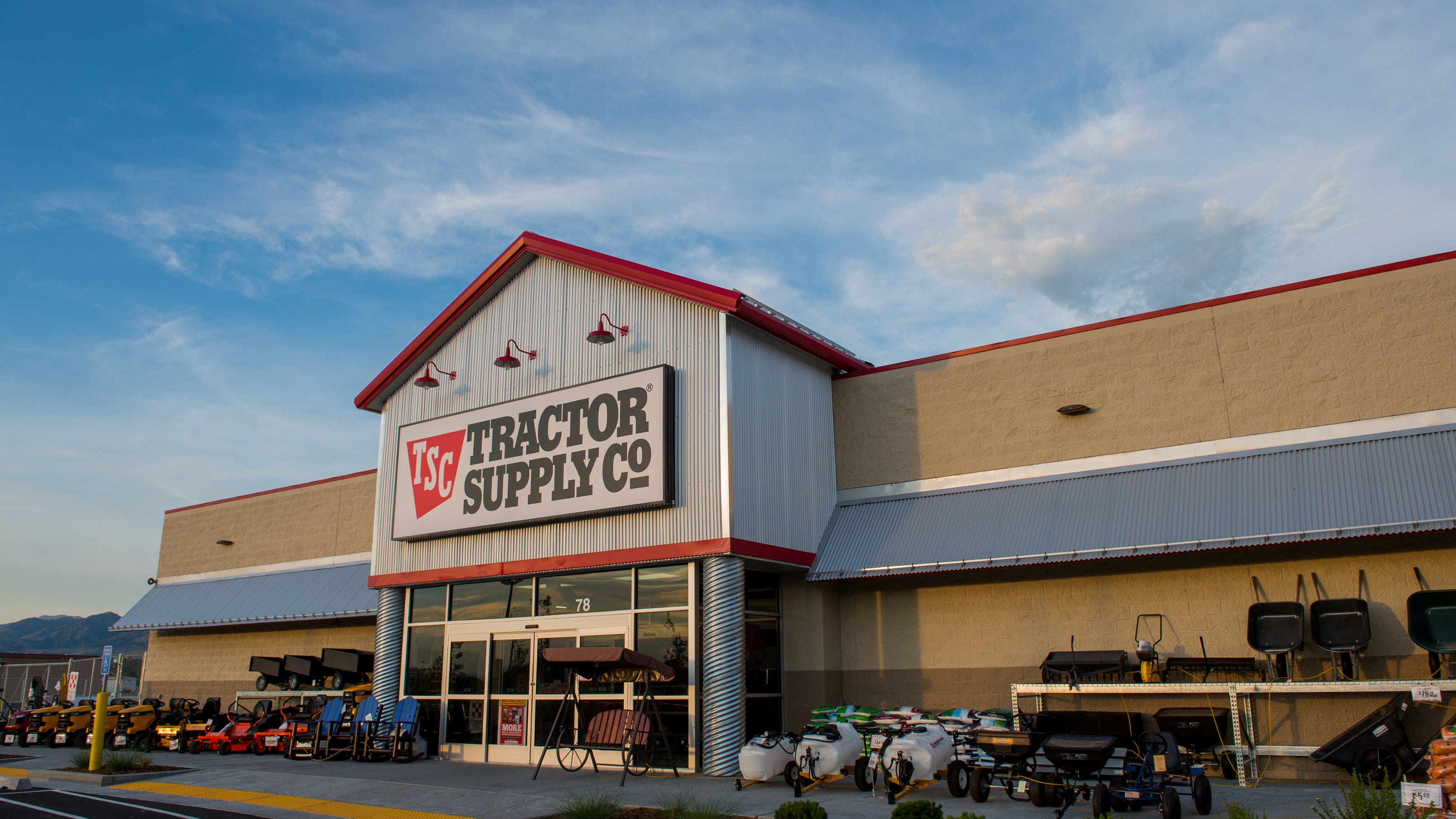 Tractor Supply building new store in White House adding to development boom