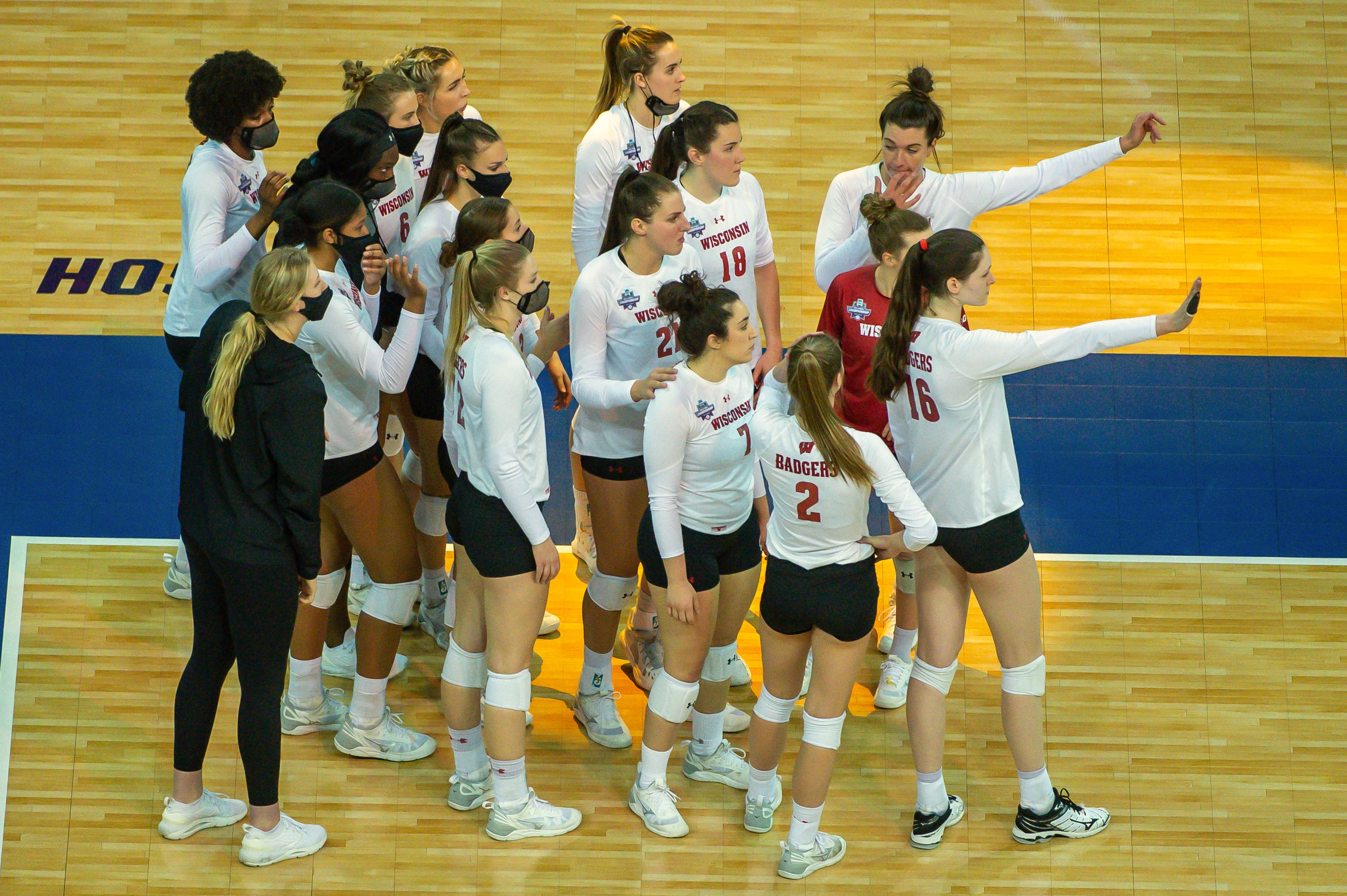Wisconsin Badgers lose to Texas in NCAA women's volleyball Final Four