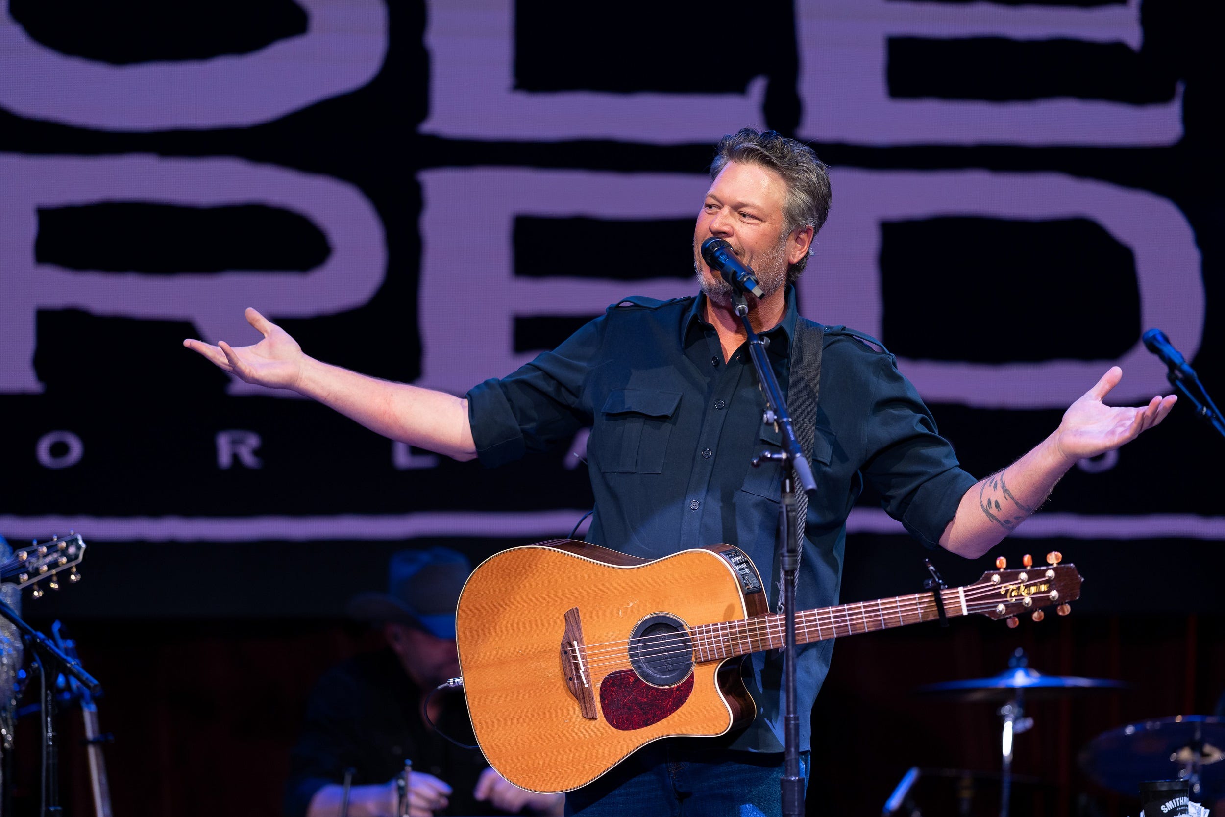 Blake Shelton Plans Oklahoma Show On Friends And Heroes 2021 Tour