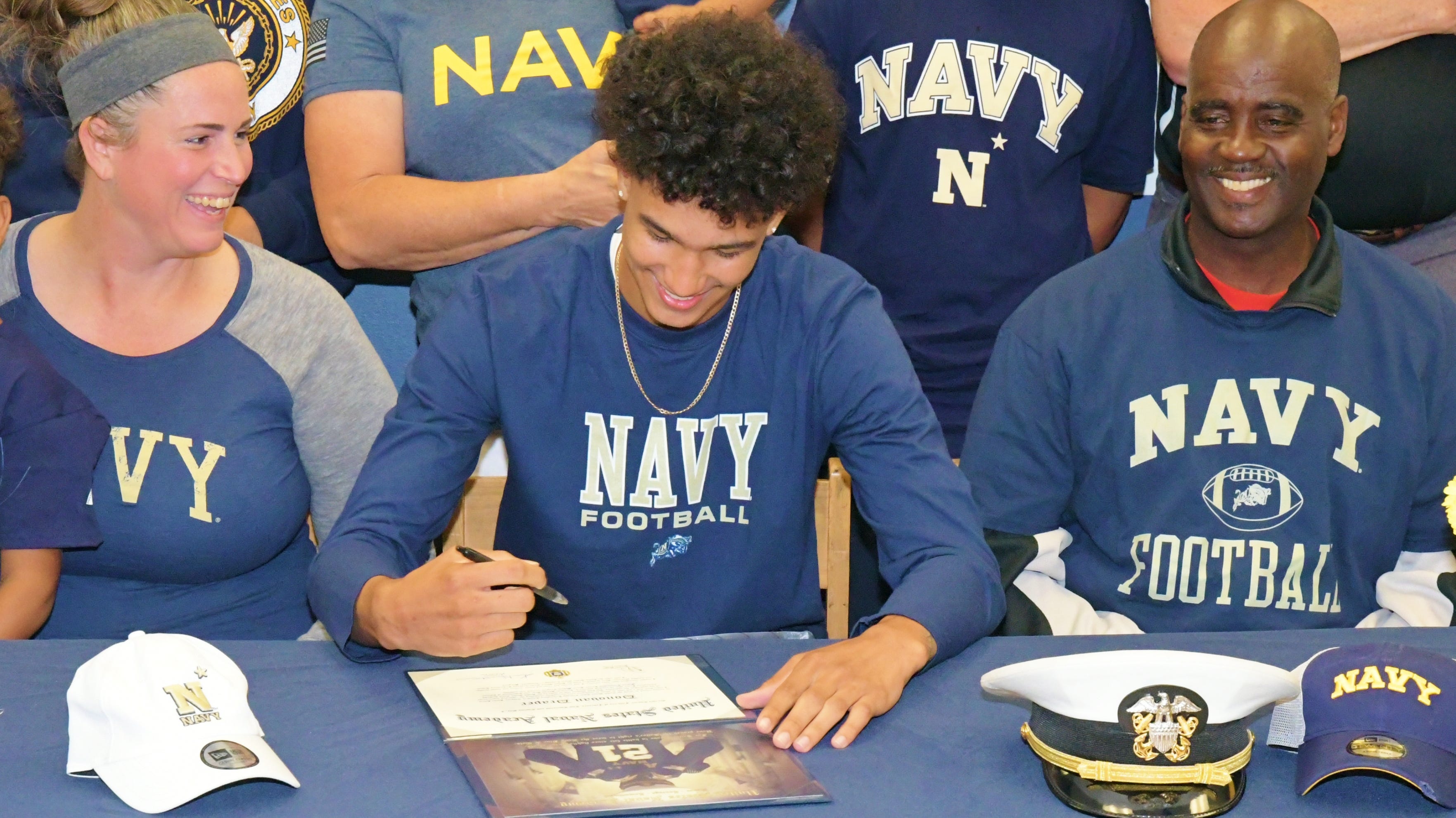 High school football recruiting: Donovan Draper signs with Navy