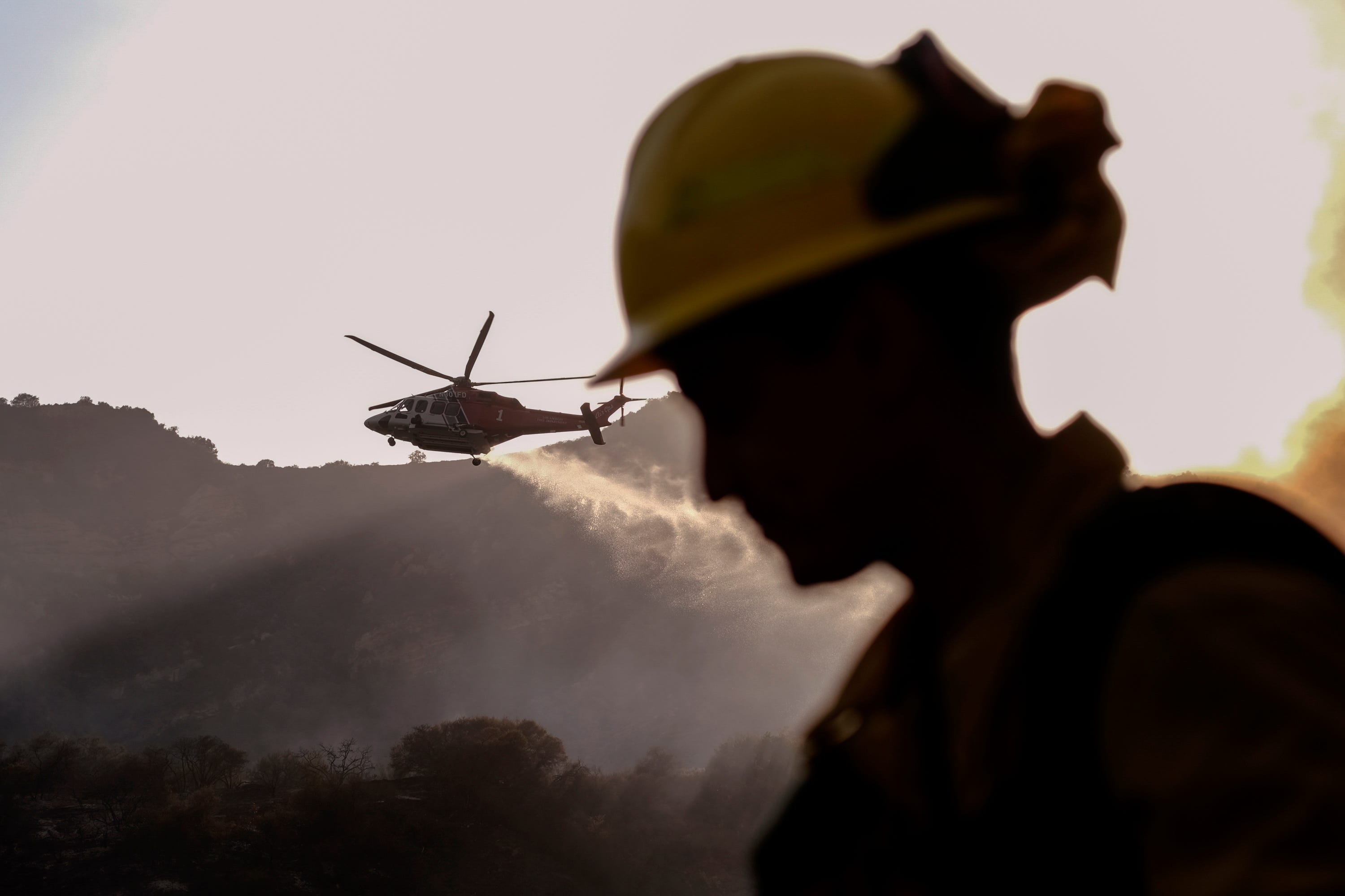 Police: 2 Arson Suspects Detained In Los Angeles Wildfire