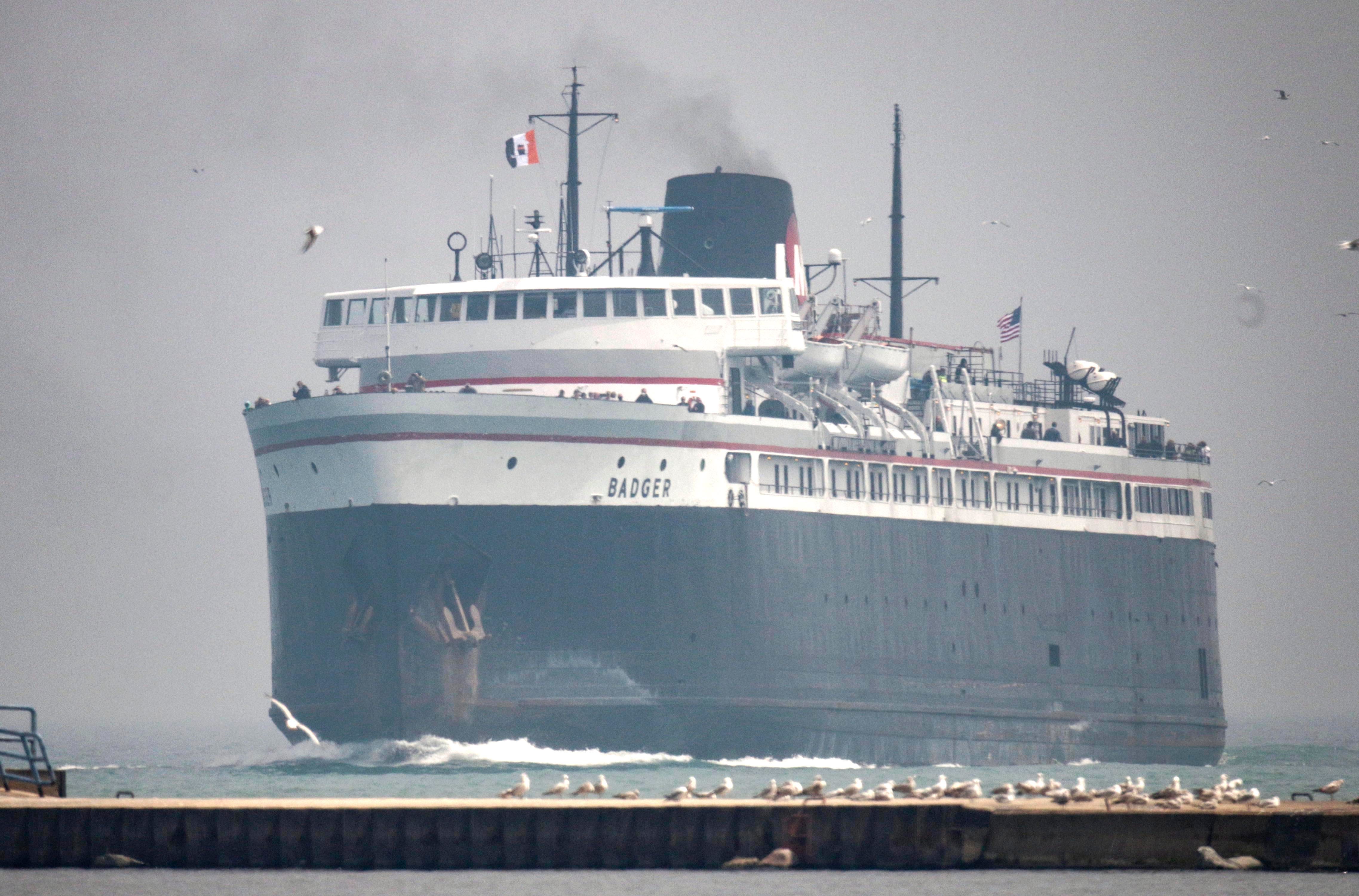 Lake Michigan car ferry SS Badger makes maiden voyage to Manitowoc