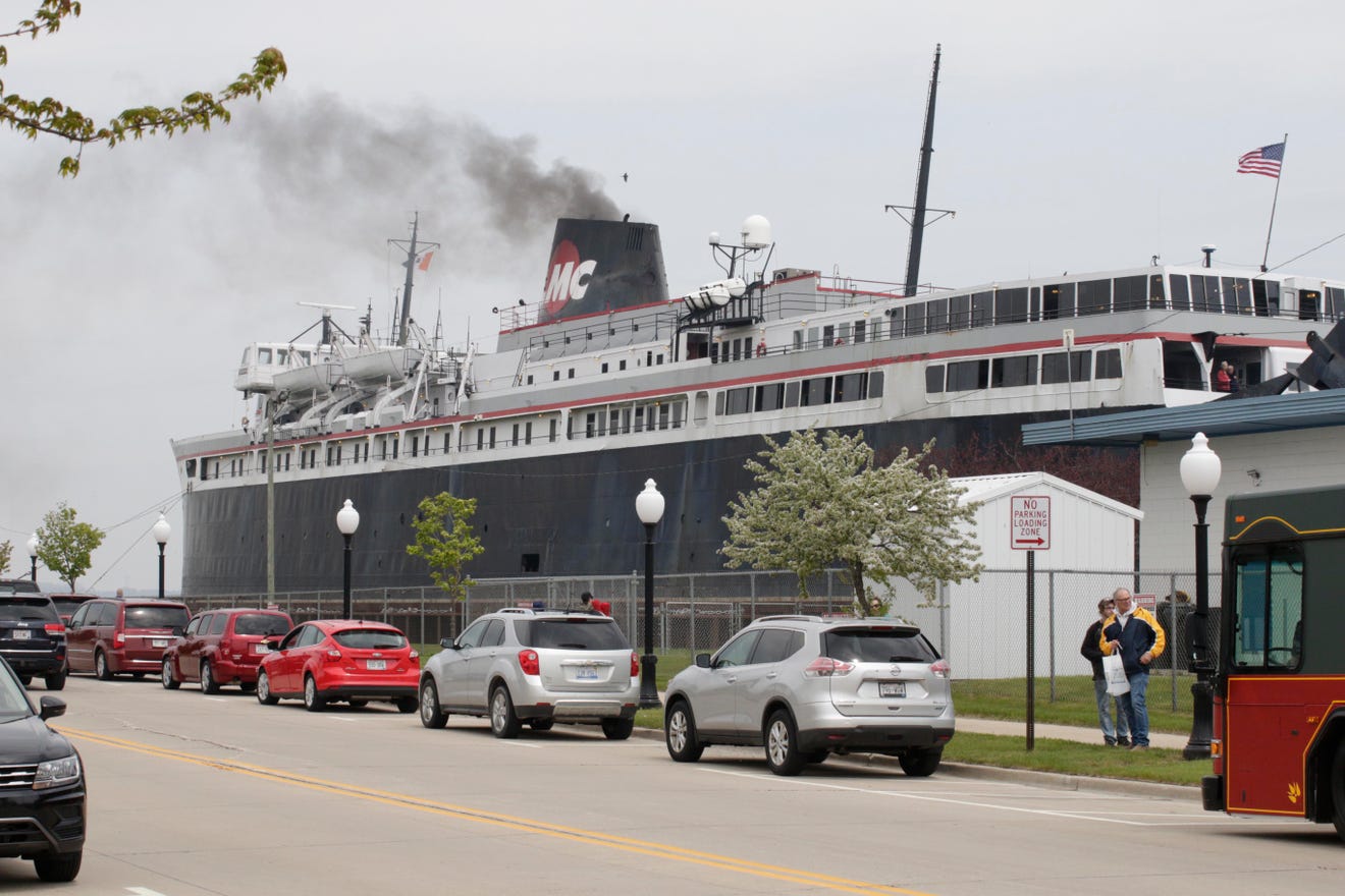 Lake Michigan car ferry SS Badger makes maiden voyage to Manitowoc