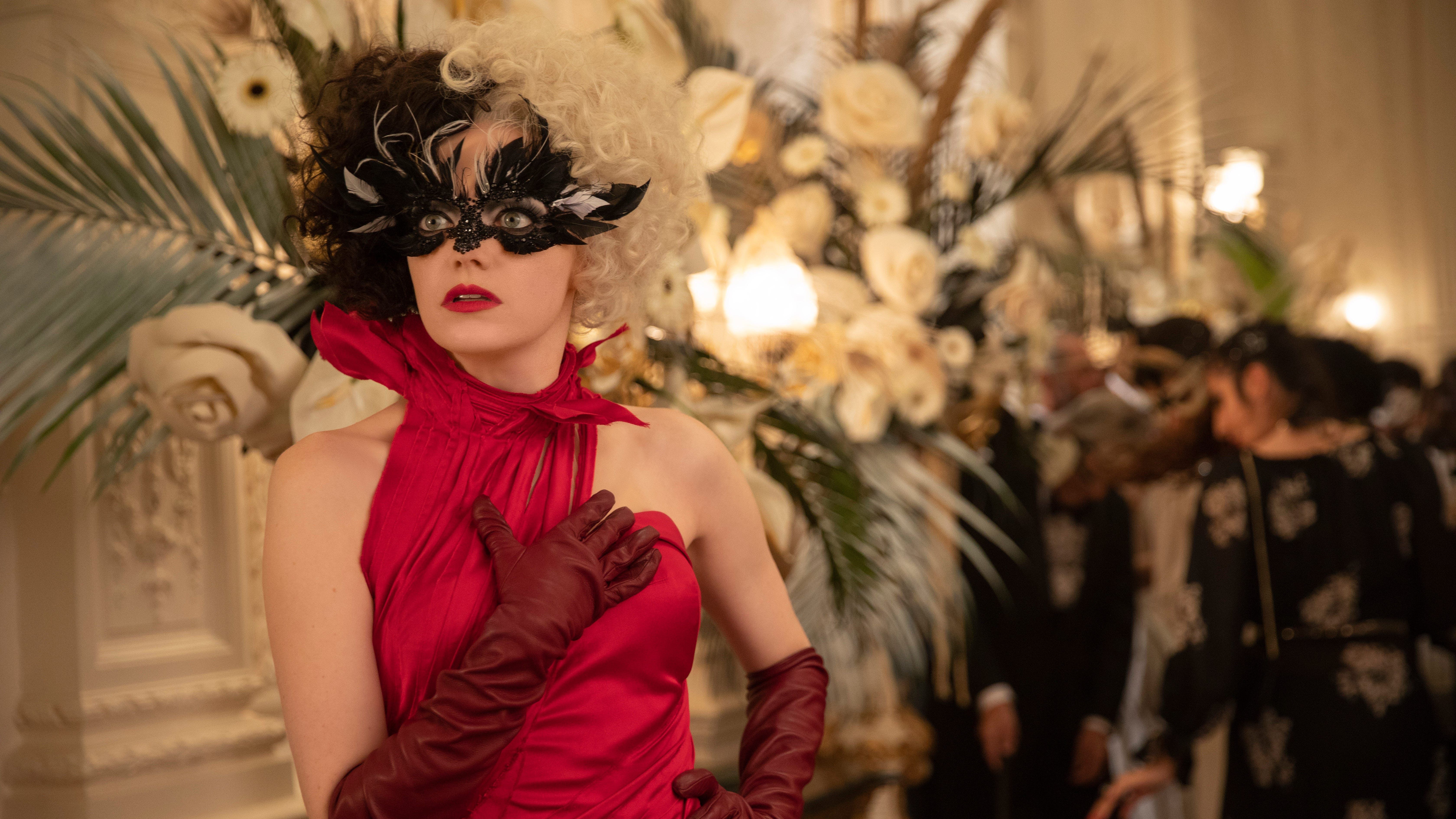 Emma Stone Wore Cruella de Vil LV Suit On Red Carpet