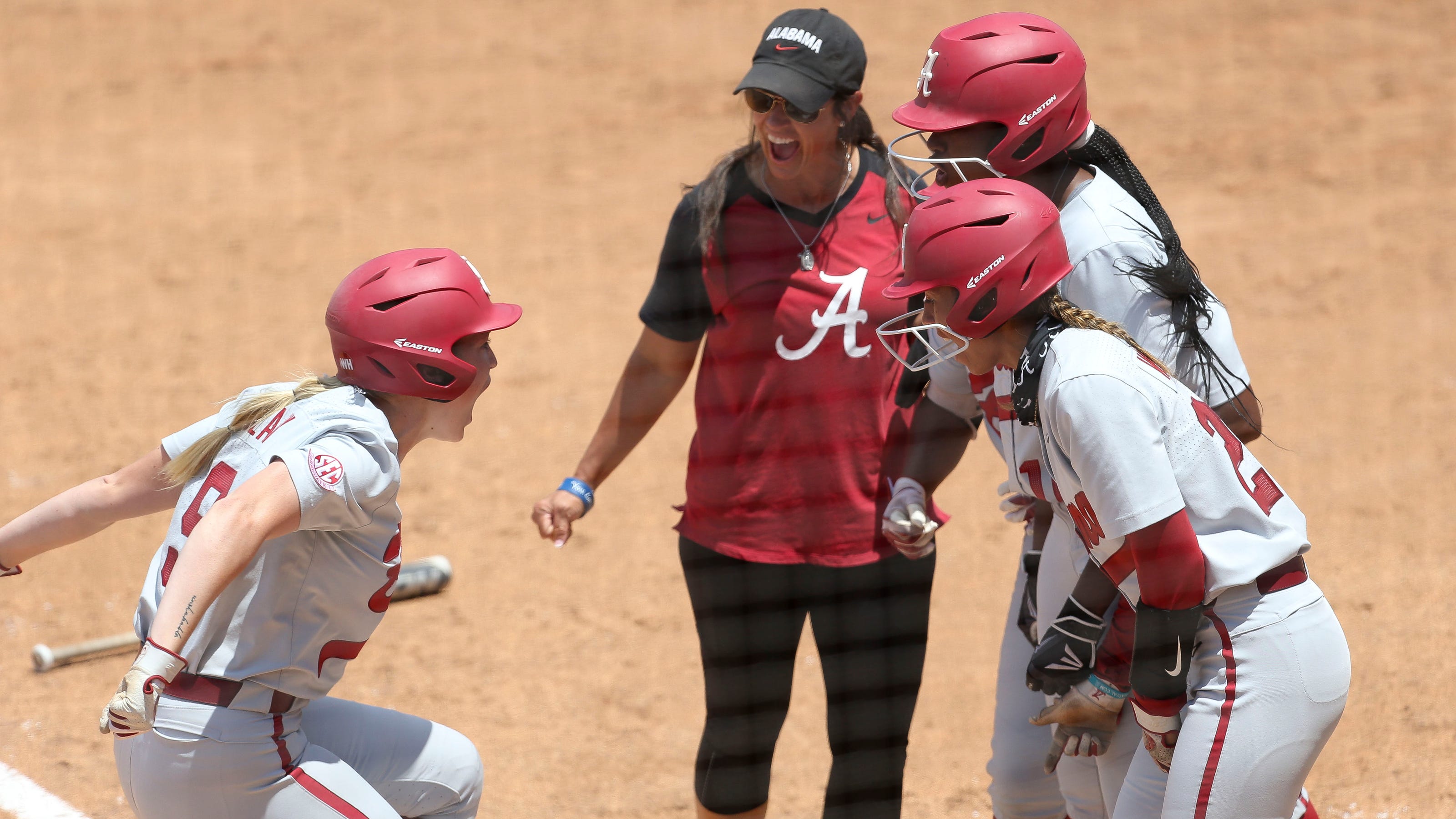 Alabama softball beats Clemson to advance to Super Regional