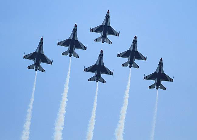 U.S. Air Force Thunderbirds arrive - AF Thunderbirds