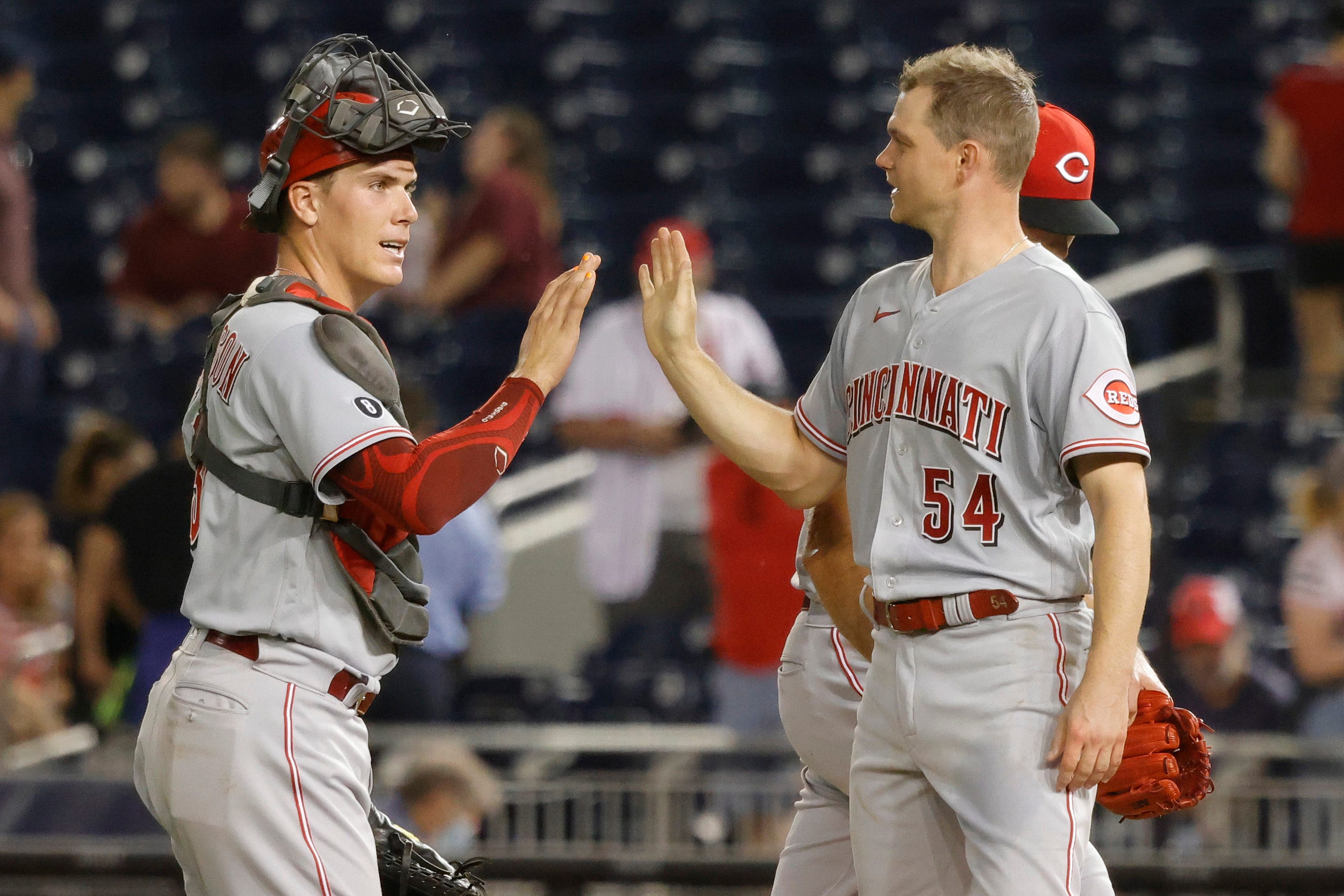 Sonny Gray: Joey Votto wears Smyrna football jersey for ace pitcher