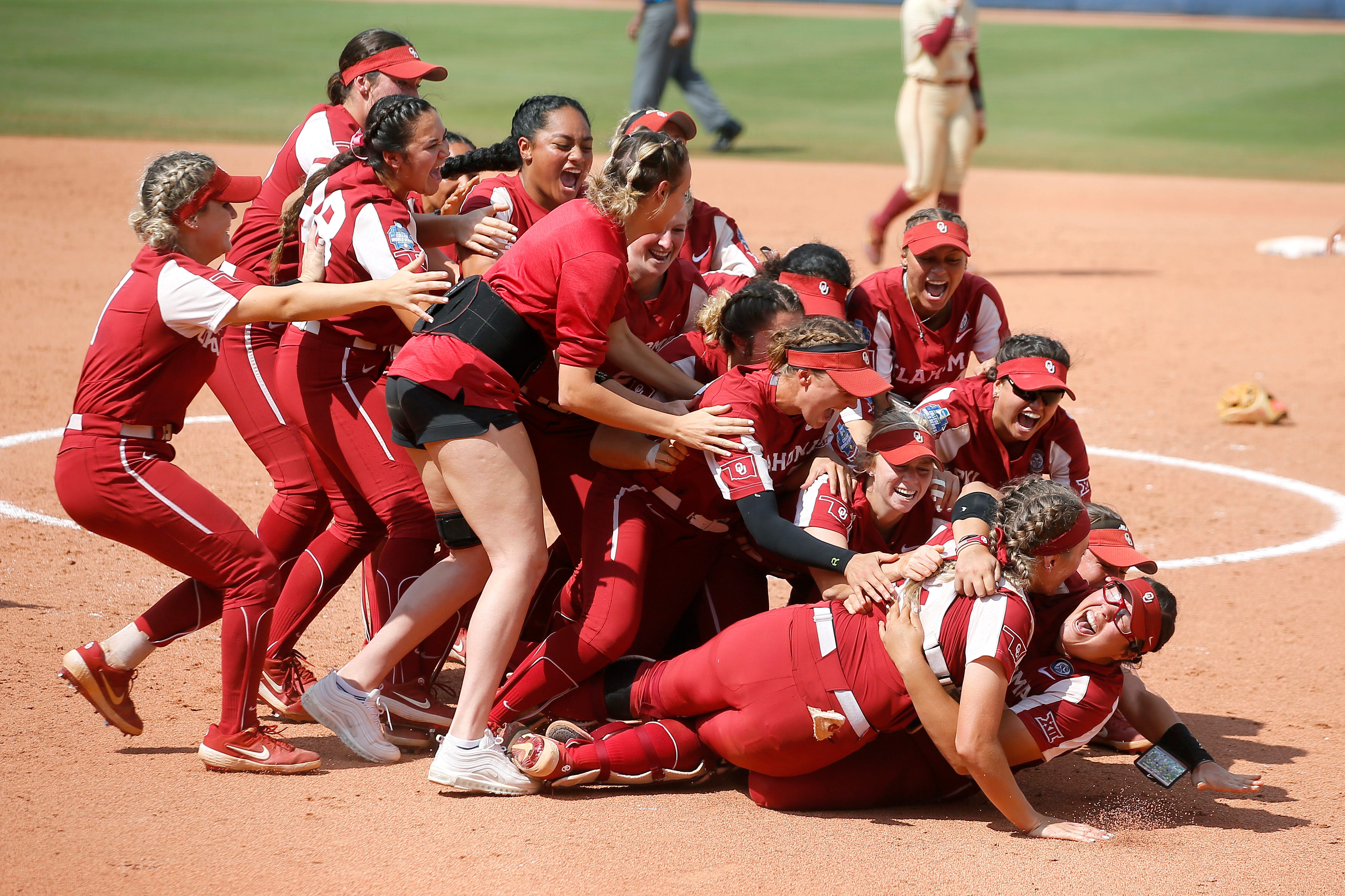 Oklahoma wins Women's College World Series softball championship