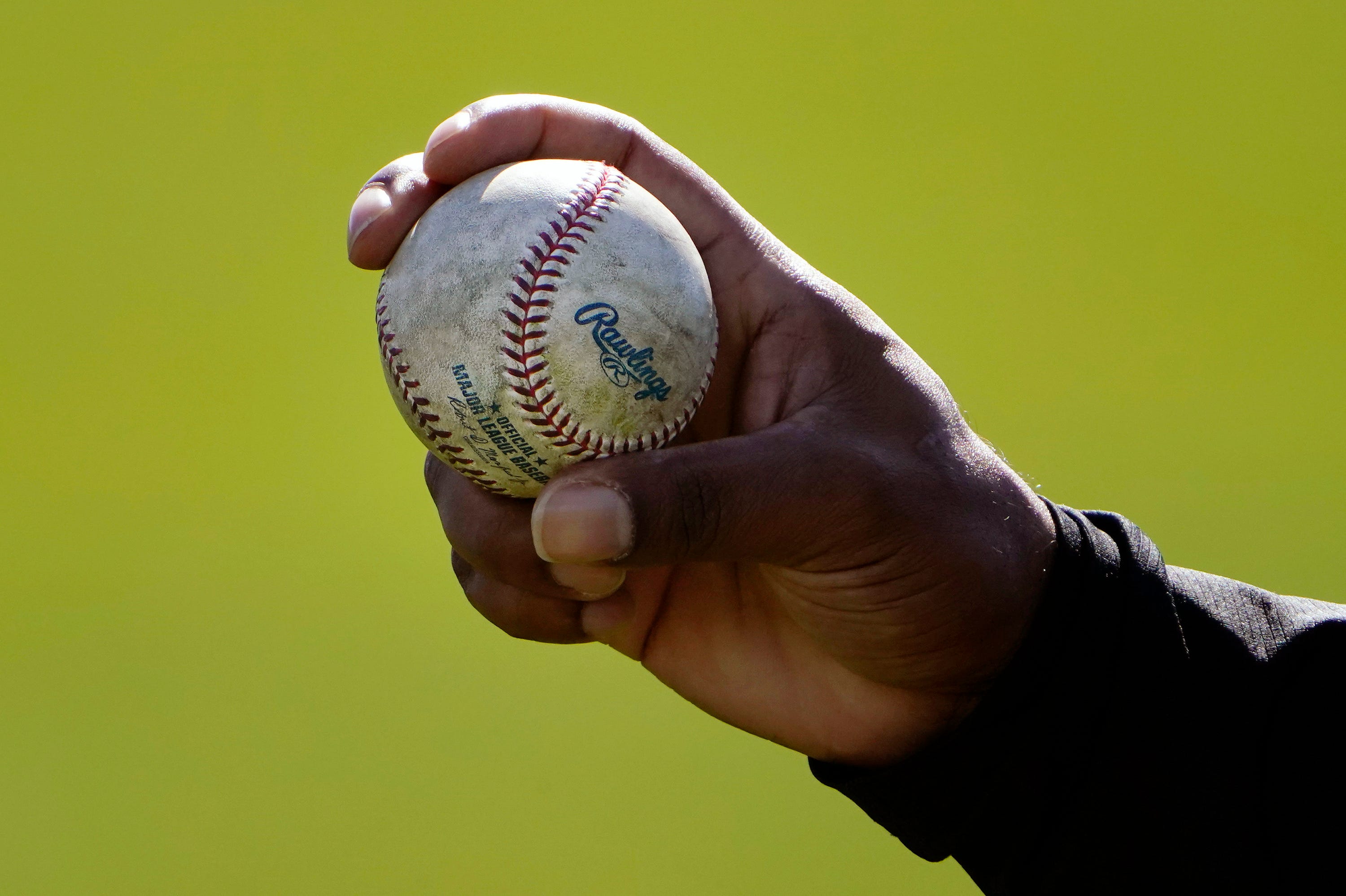 Trevor Bauer suggests Astros use foreign substances on balls in