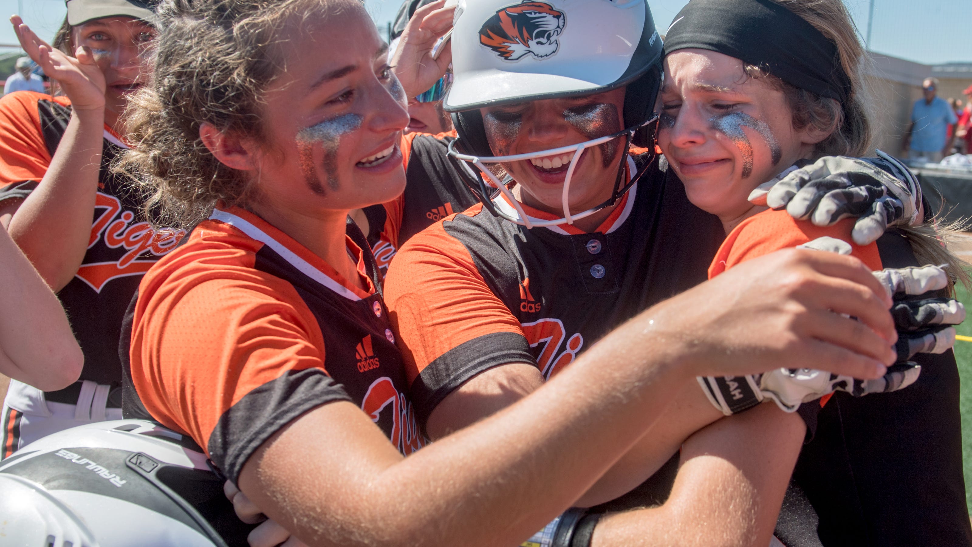 IHSA softball Pairings, schedules, scores for state tournament
