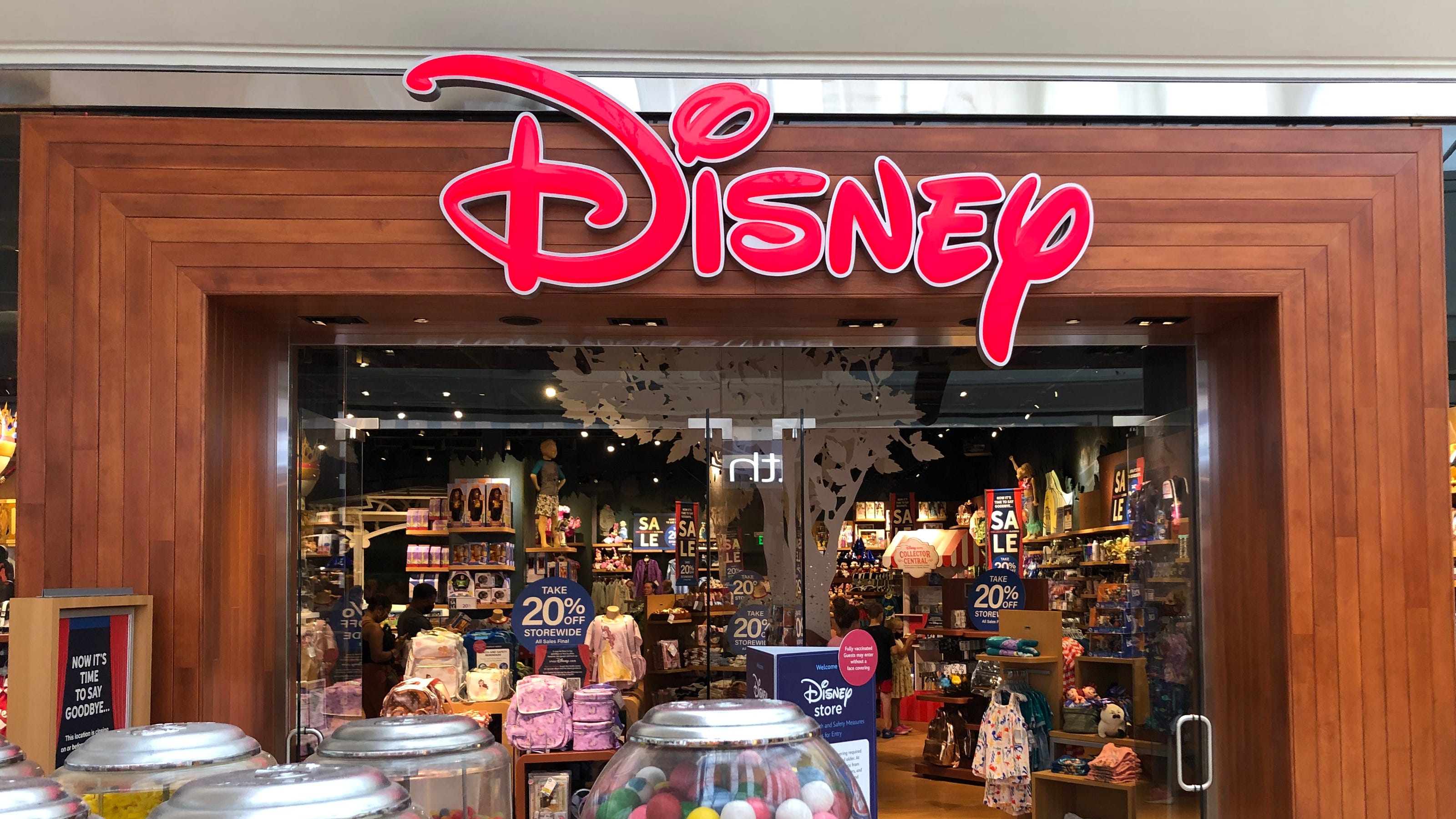 Disney Store in Mall to close next month