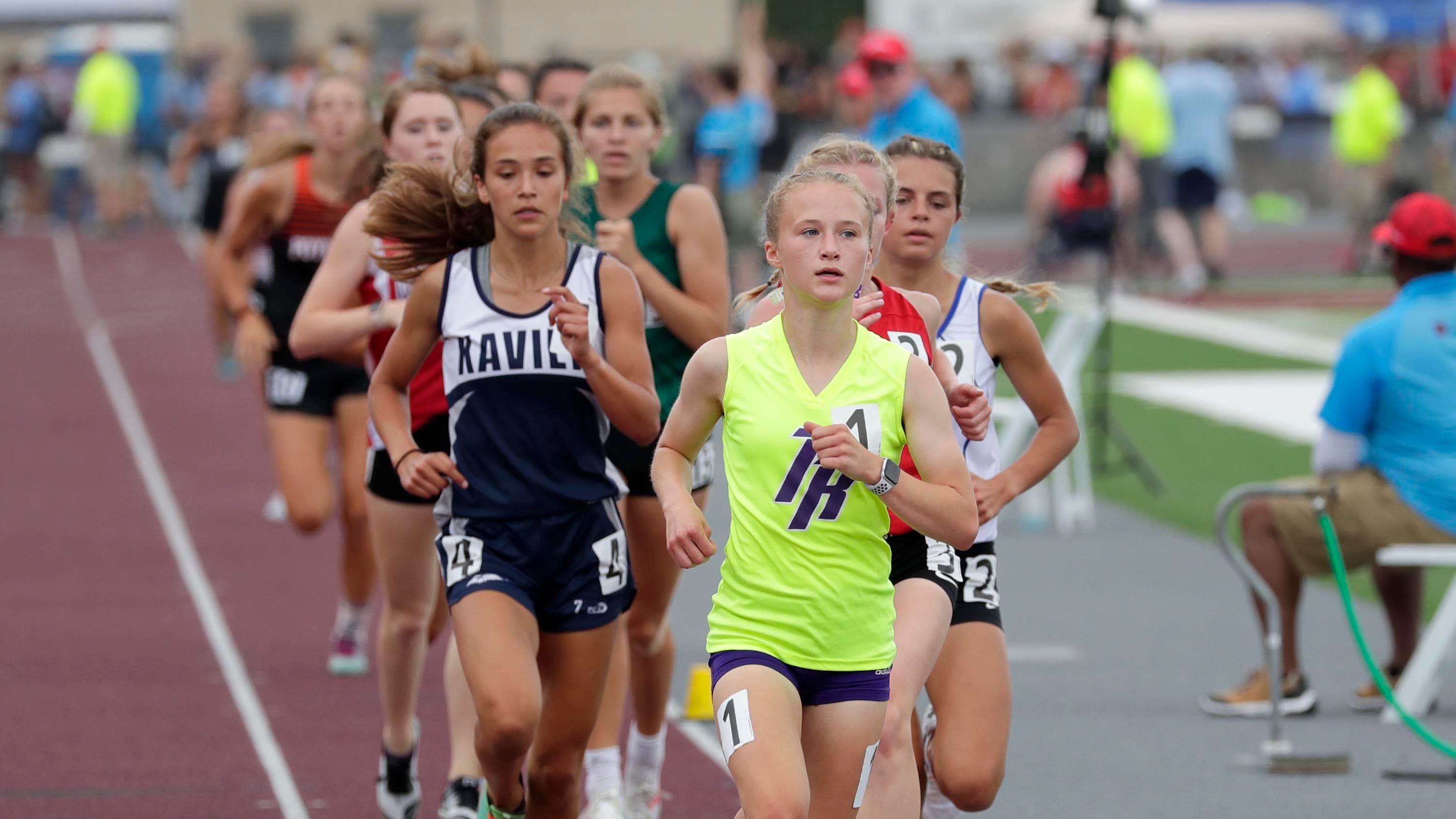 Helling, Griepentrog race to WIAA state track championships in 3,200