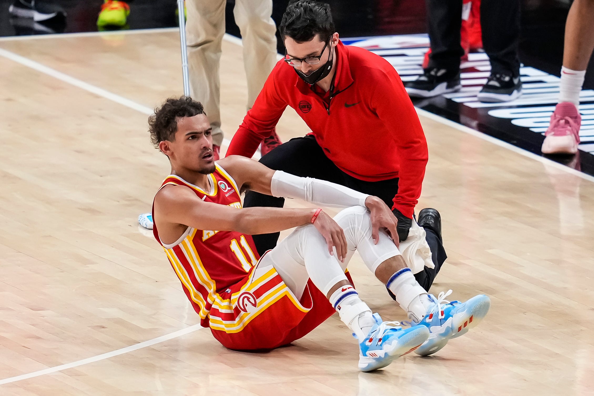 Янга на русском. Adidas trae young 1. Fudbaldagi Jang. Jang Qtqasi. Trey Jang.