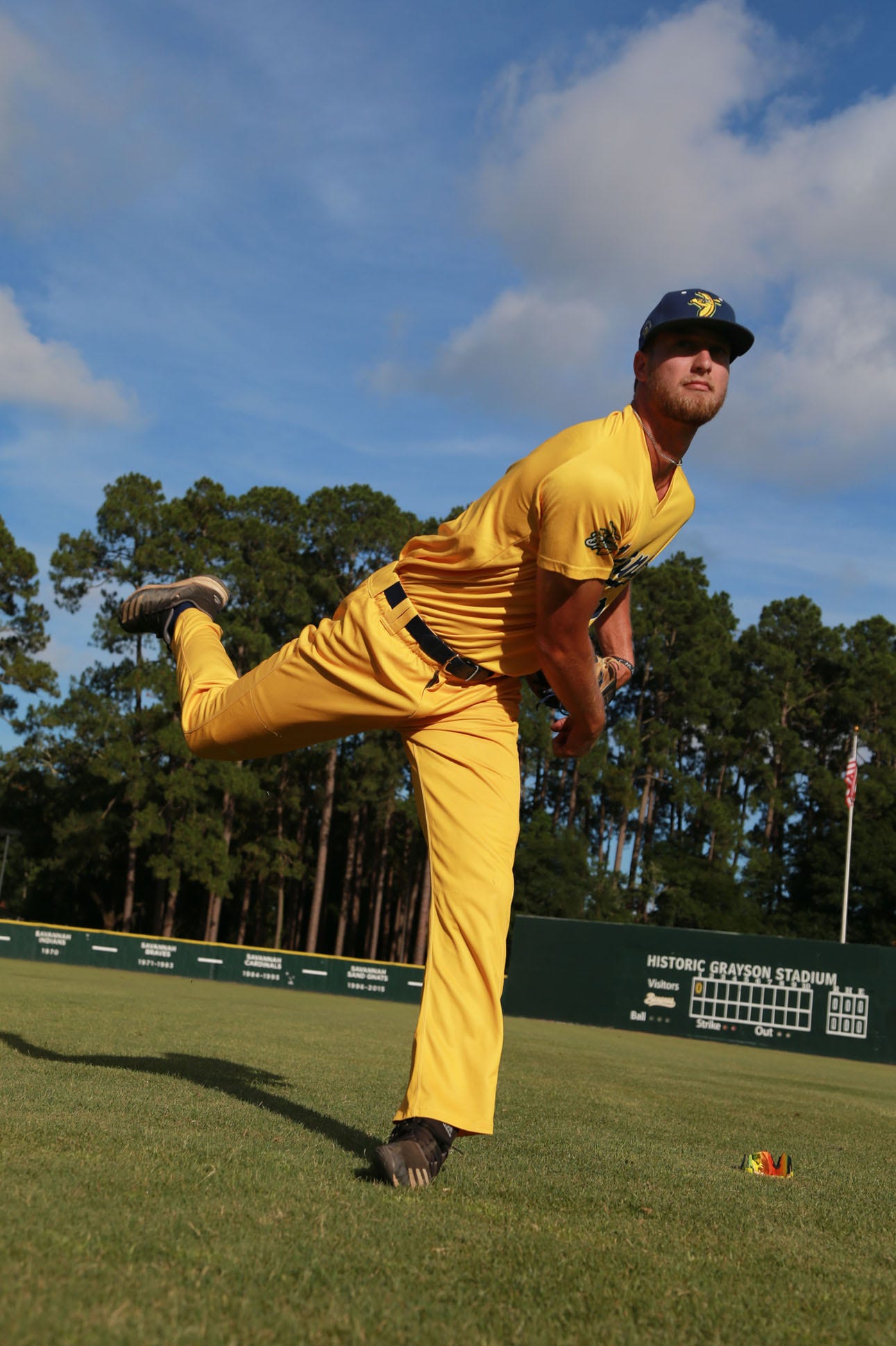 How 75-year-old Bill Lee is pitching for the Savannah Bananas