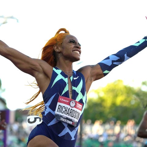 Richardson celebrates after winning the women's 10