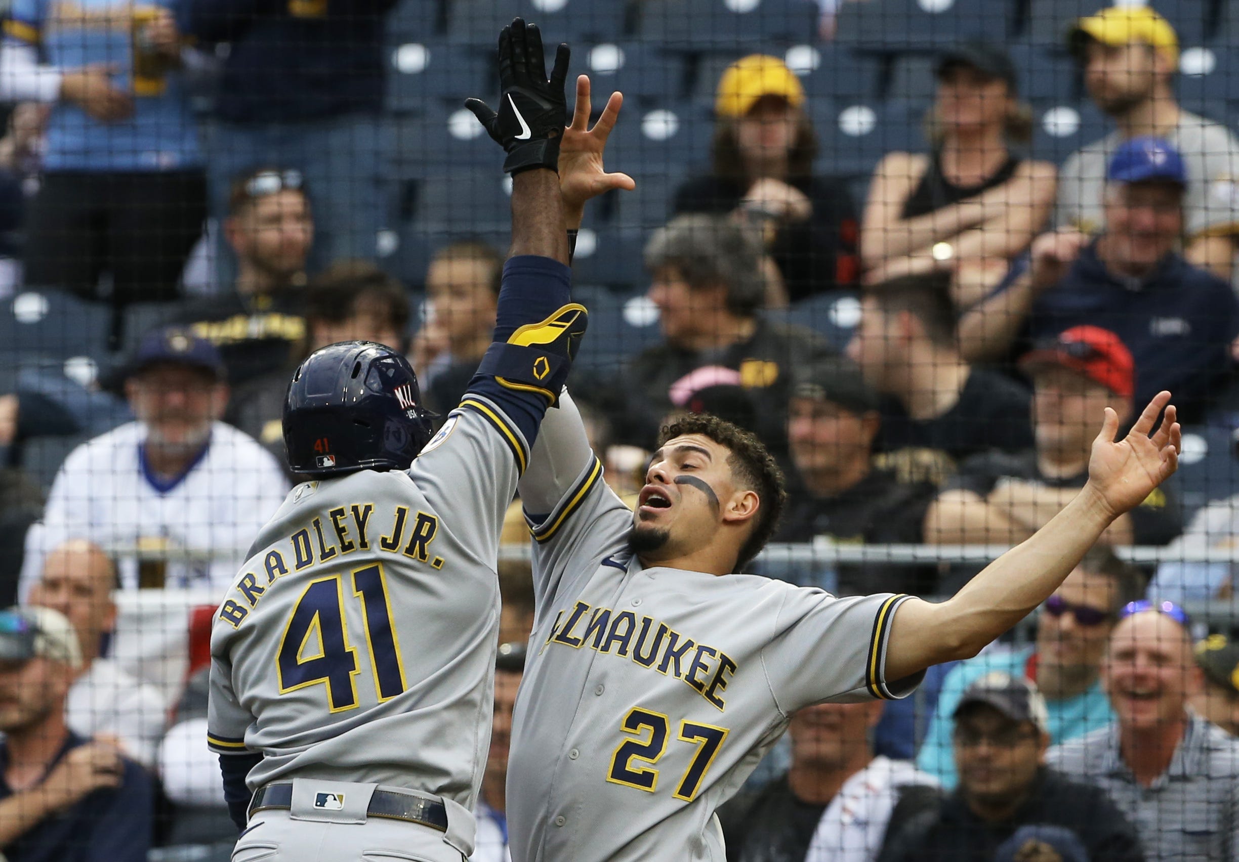 Milwaukee Brewers Win 10th In A Row For First Time Since 2003