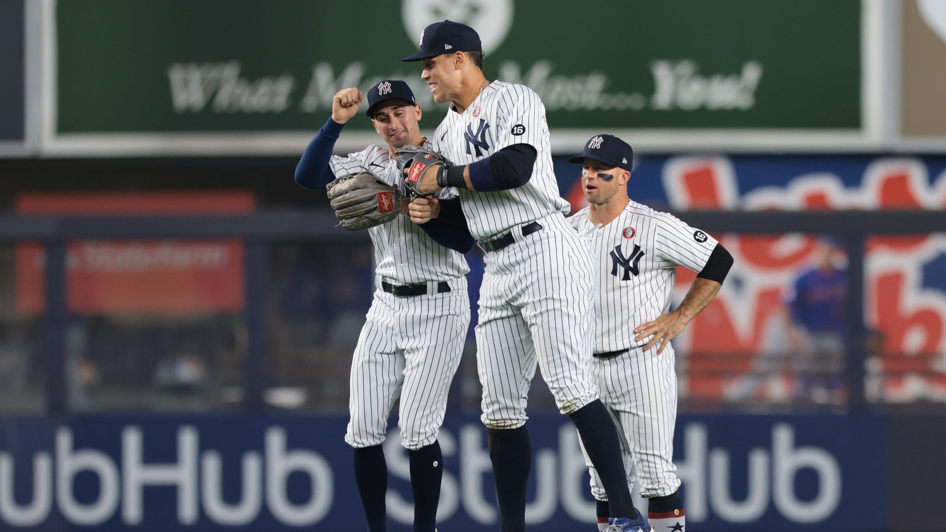 New York Yankees earn split of Subway Series doubleheader vs. NY Mets