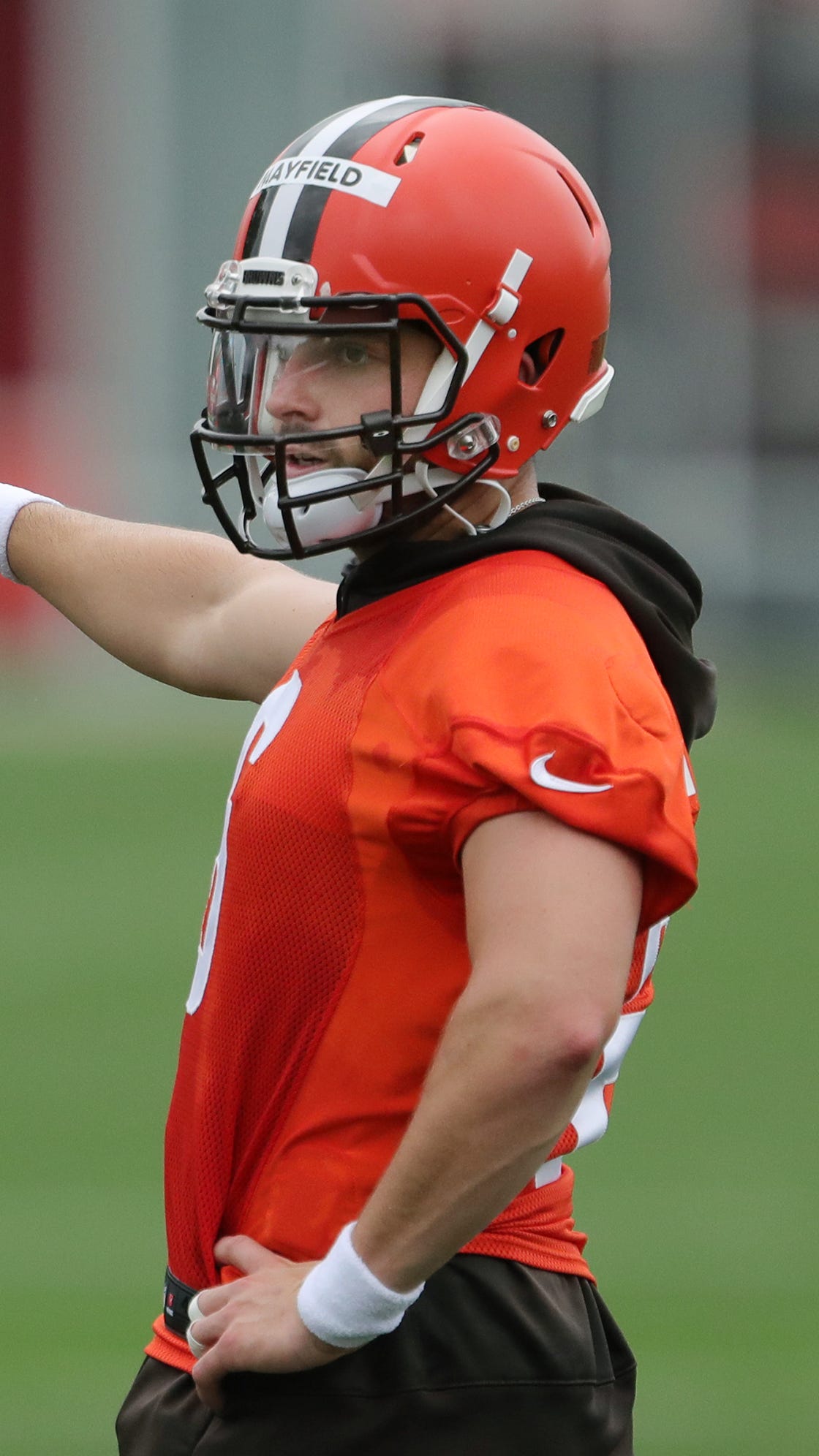 Cleveland Browns QB Baker Mayfield wears custom cleats in tribute to  corpsman slain in Kabul