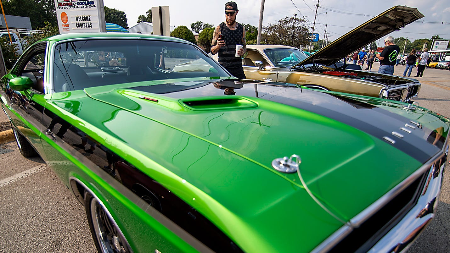 Monmouth, IL Cruise Night is largest car show largest in Illinois