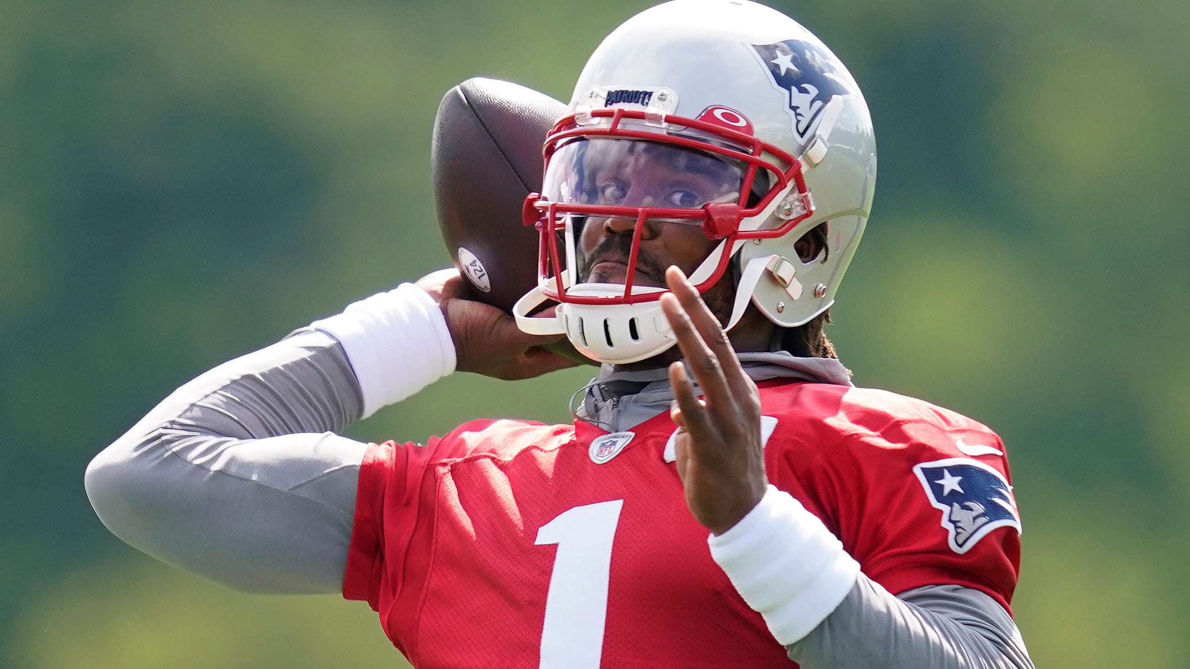 Patriots' QBs set for preseason opener