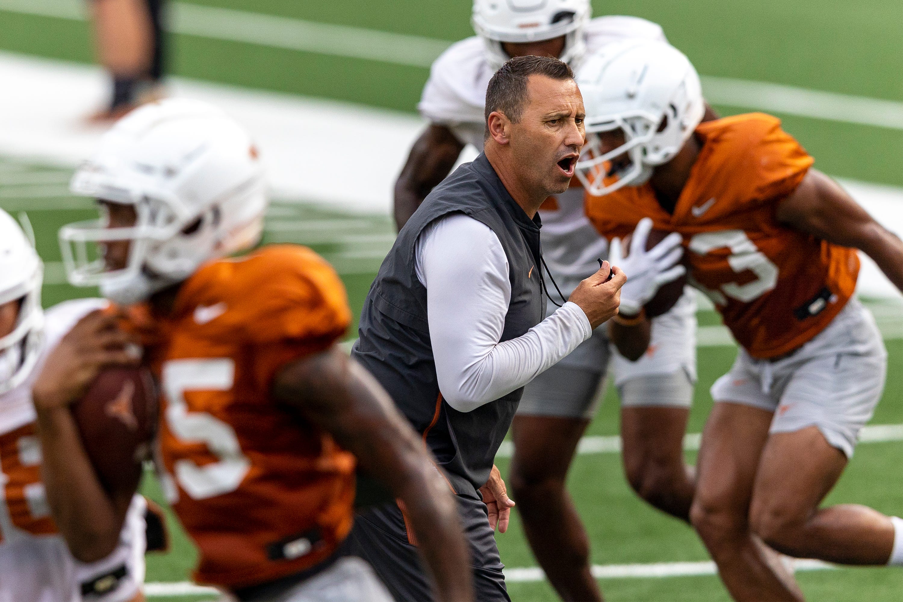 Texas football: Coach Sarkisian thought QB's had a 'really good week'