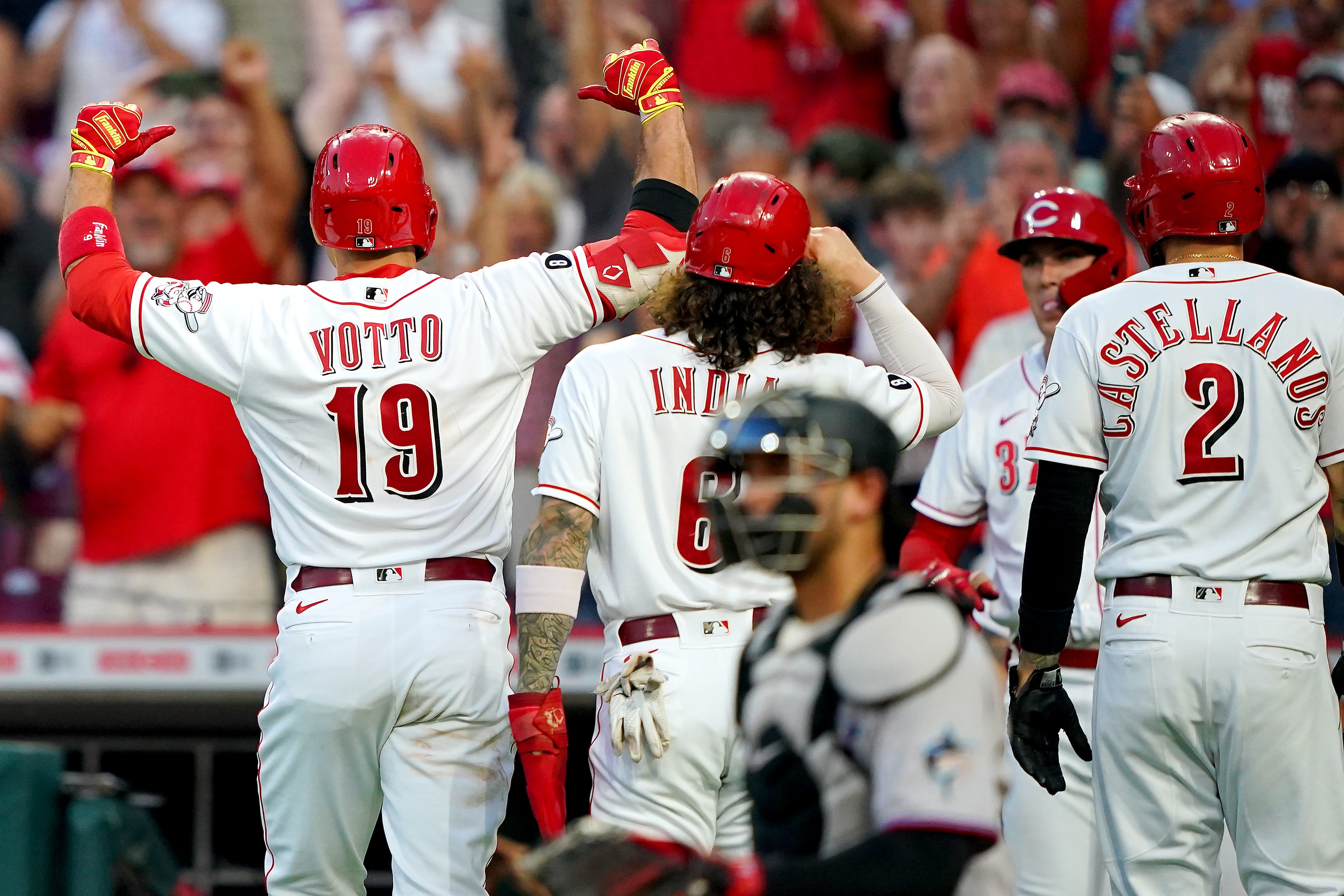 Joey Votto powers Cincinnati Reds to win over Marlins with another homer sq...