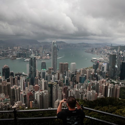 Victoria Peak area to photograph Hong Kong's skyli