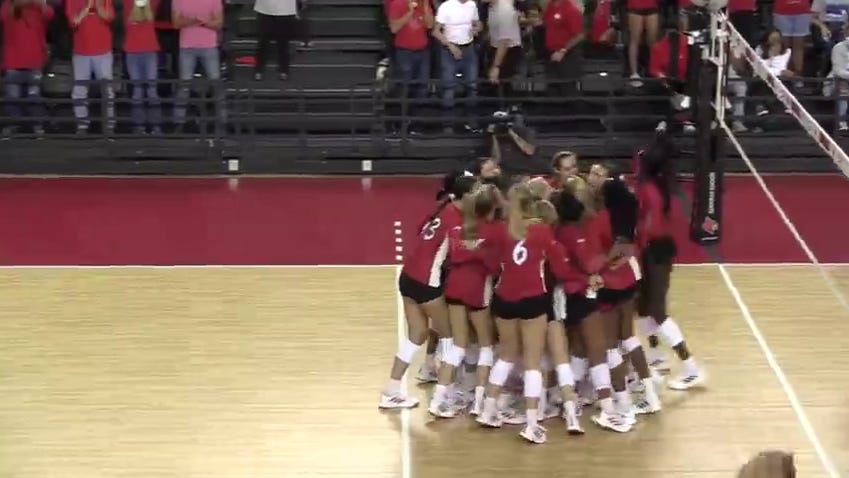 Louisville Attains First Ever No 1 Ranking In Volleyball Coaches Poll 