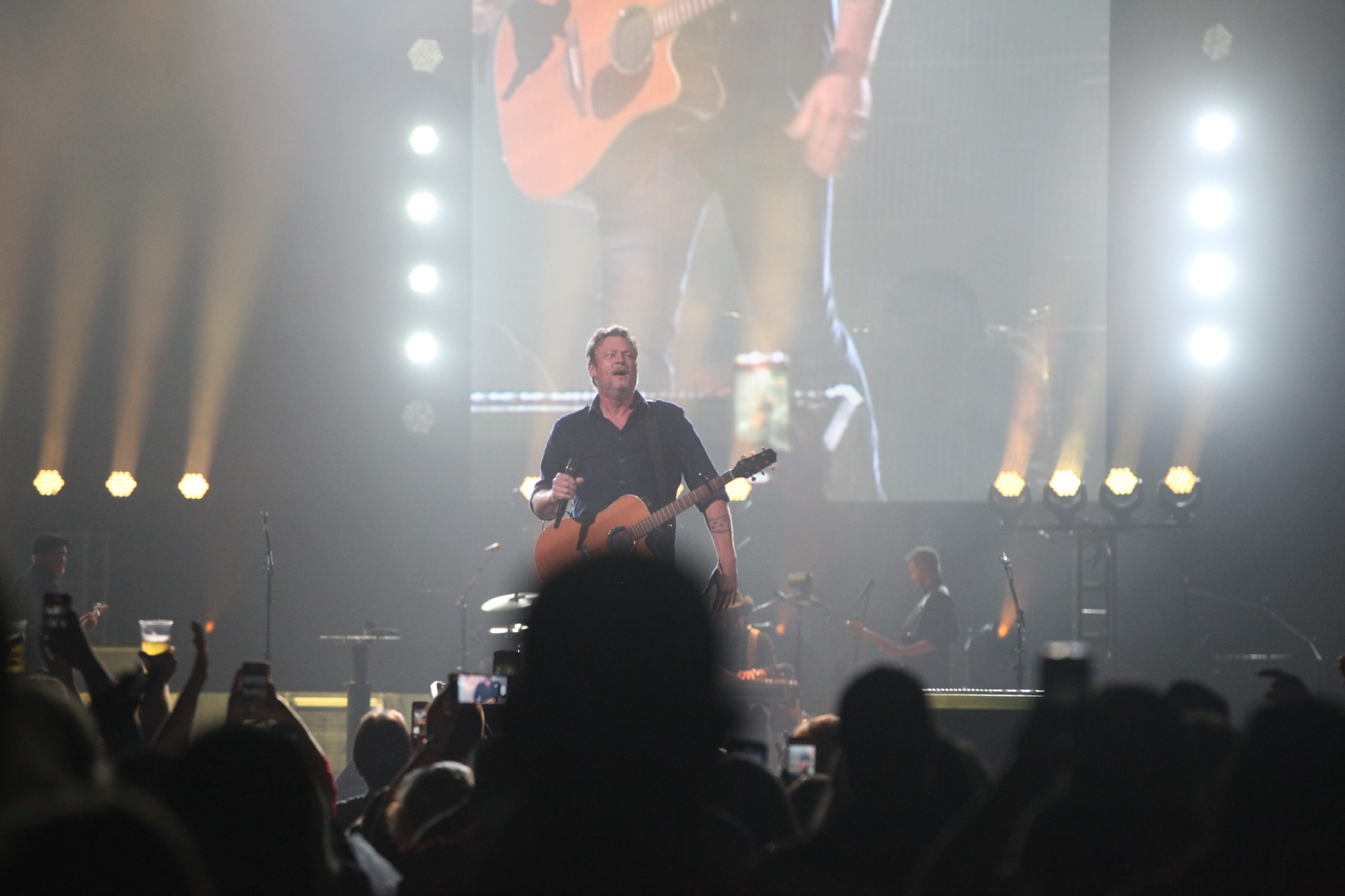 Blake Shelton brings big guests for 'Friends & Heroes' finale in Milwaukee