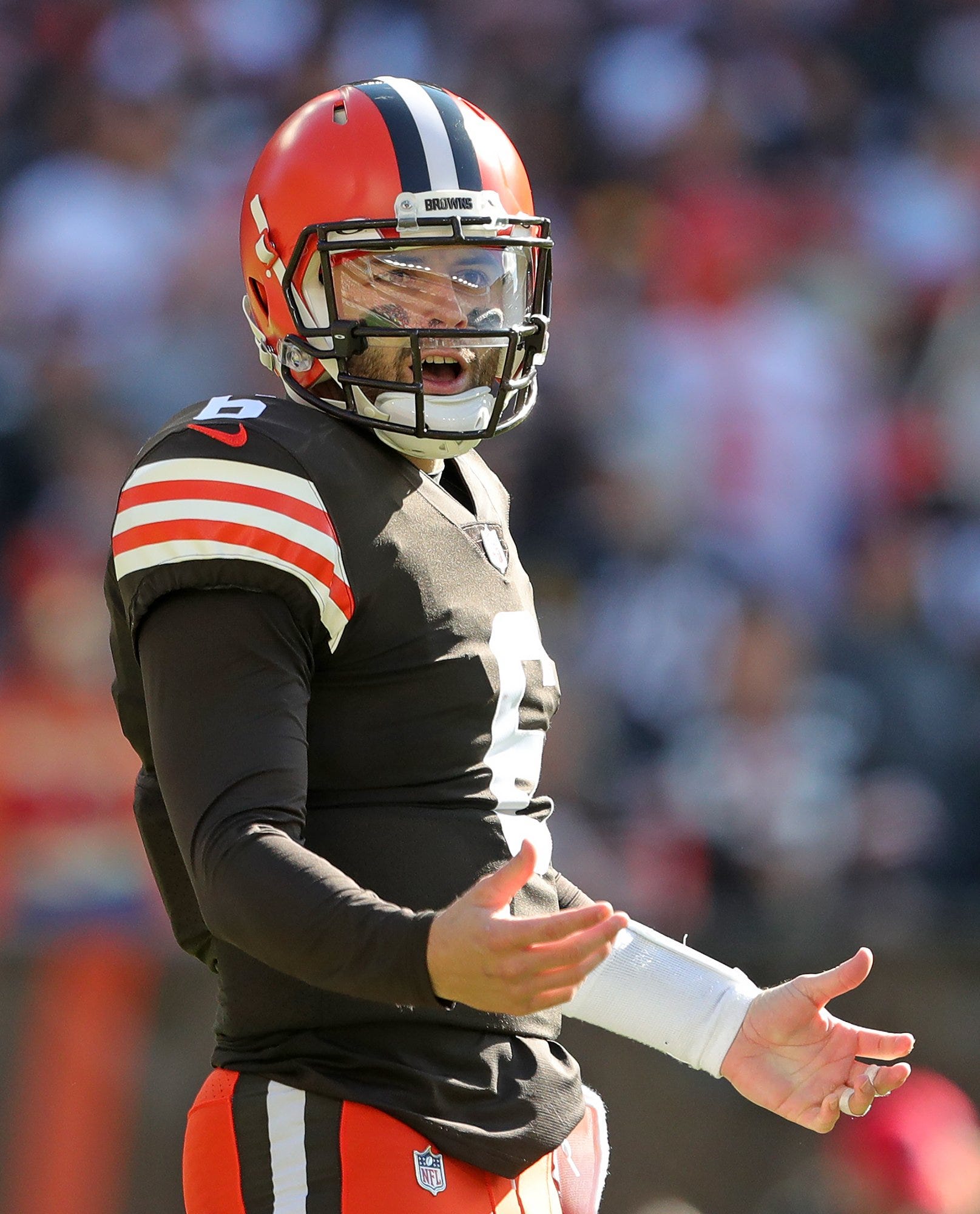 LeBron James celebrates Sione Takitaki interception, Browns playoff win  over Steelers