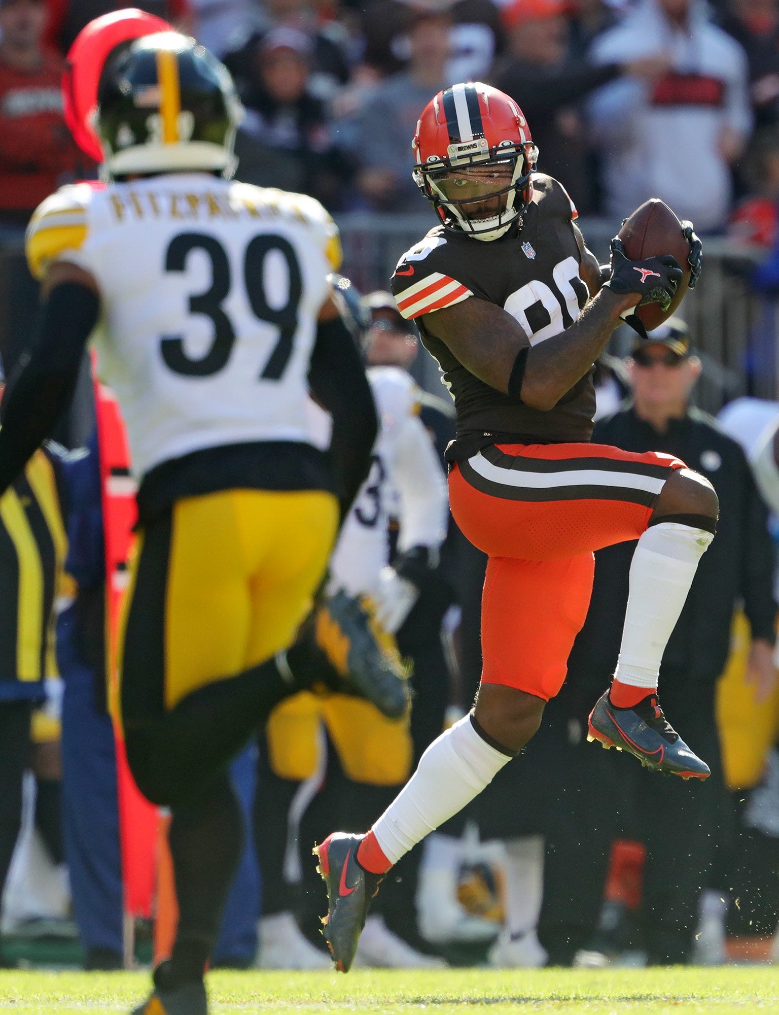 Myles Garrett's Halloween display trolls Baker Mayfield, Joe Burrow