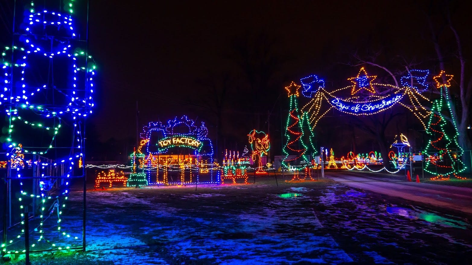 Christmas Lights In Winding Brook, St. Joseph, Dowagiac, Osceola