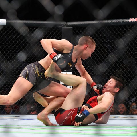 Rose Namajunas strikes Zhang Weili during UFC 268 