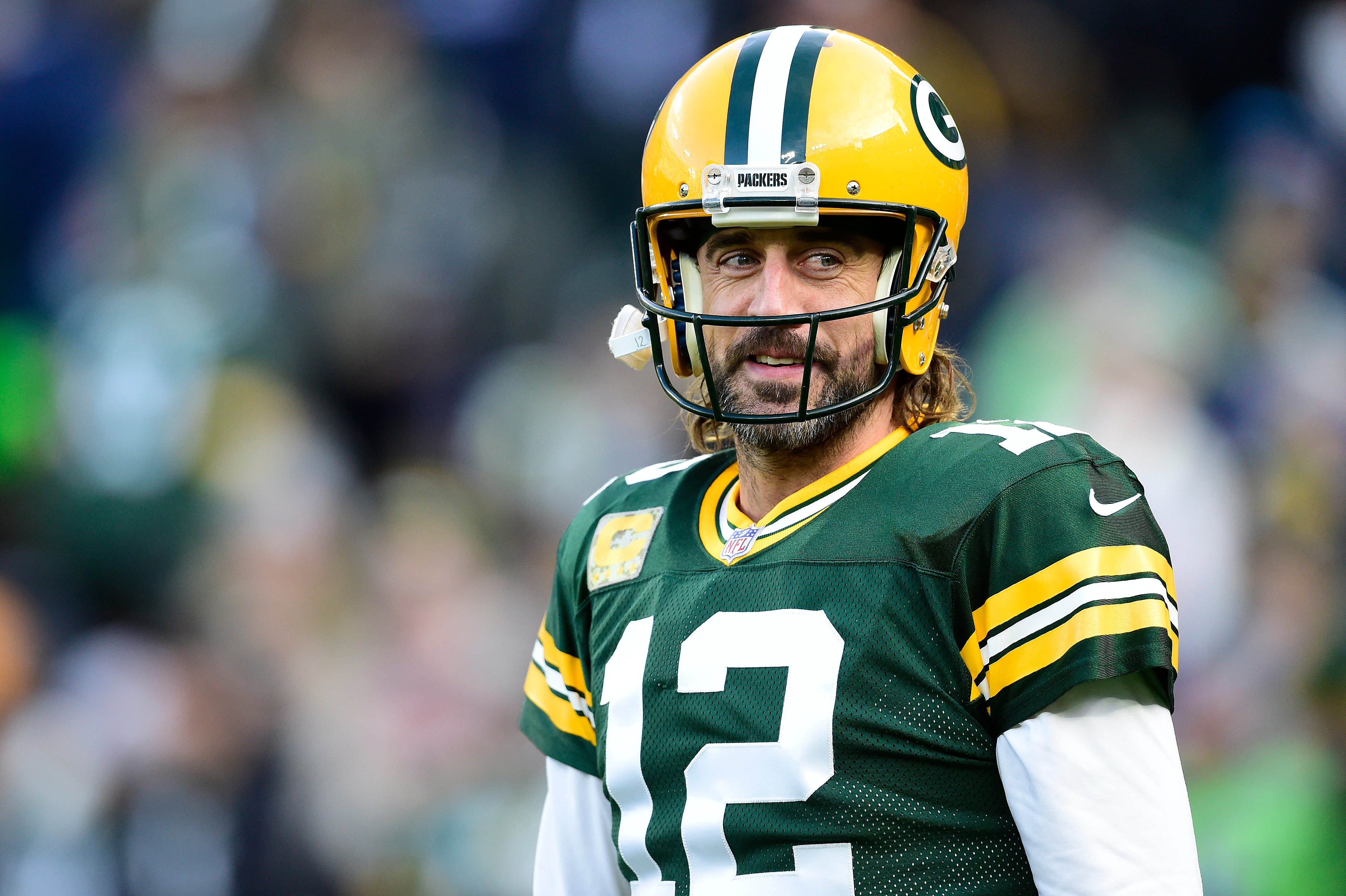 Aaron Rodgers showered with applause, cheers by Packers fans in return.