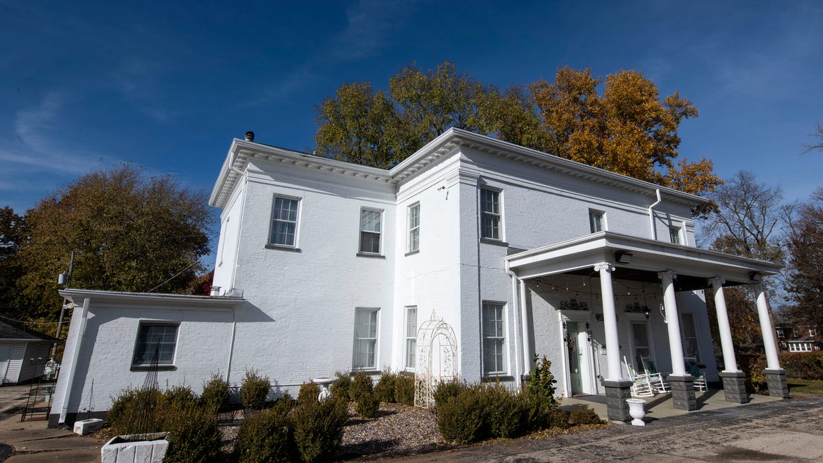 Inside Pekin's Mansion on Walnut historic event center