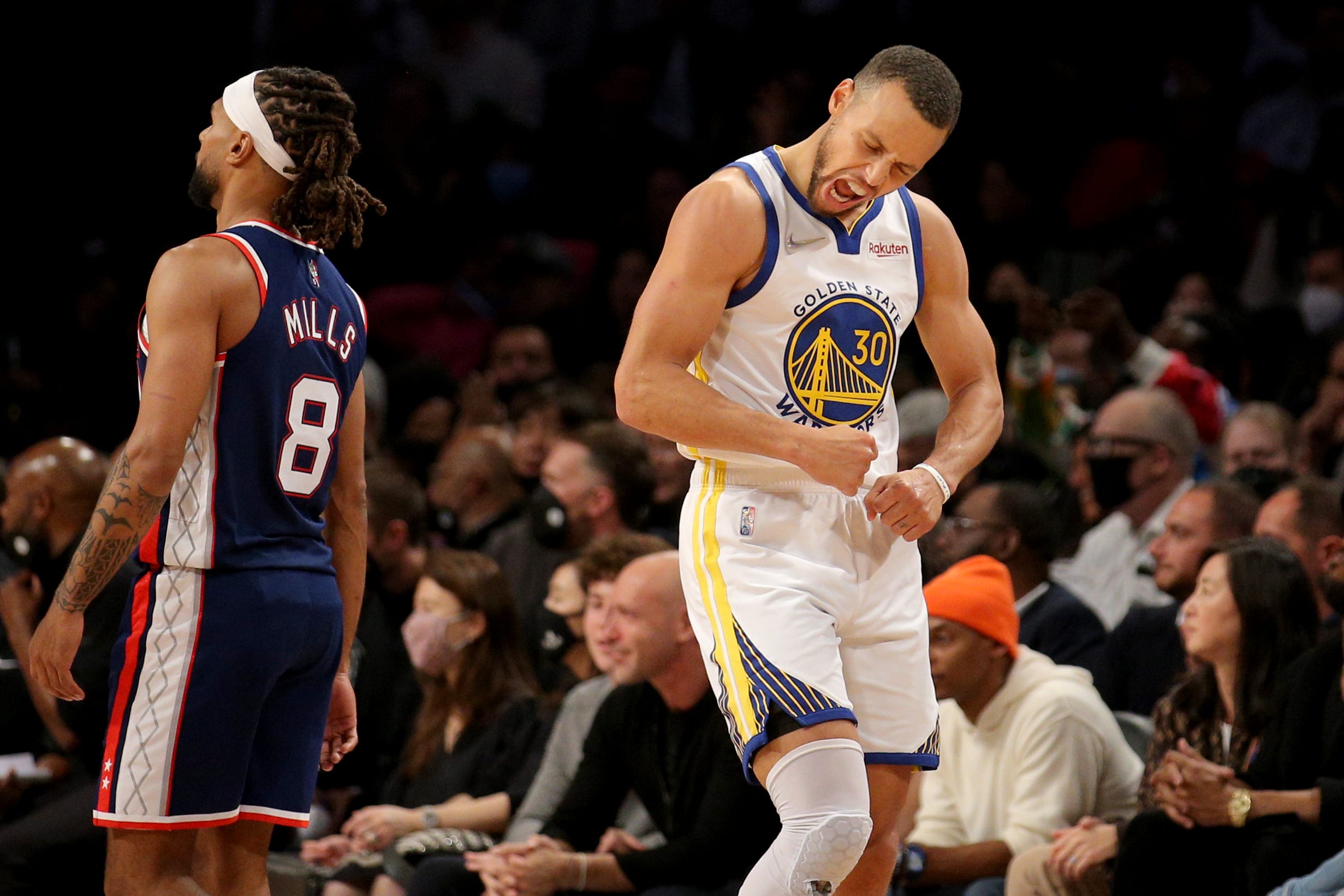 Steph Curry puts on a show, bests Kevin Durant as Warriors drub Nets