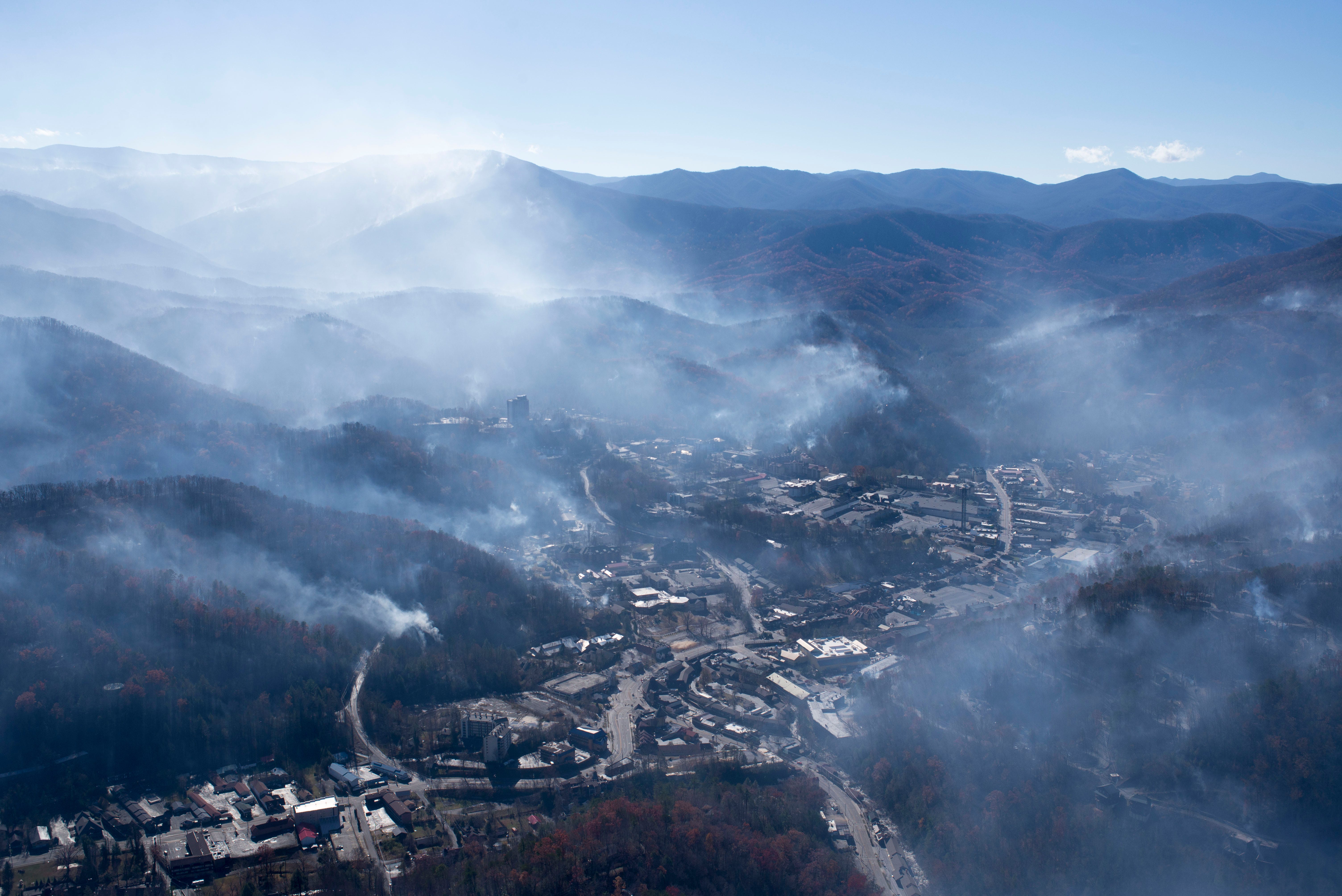 Wildfires roar through Great Smoky Mountains - Los Angeles Times
