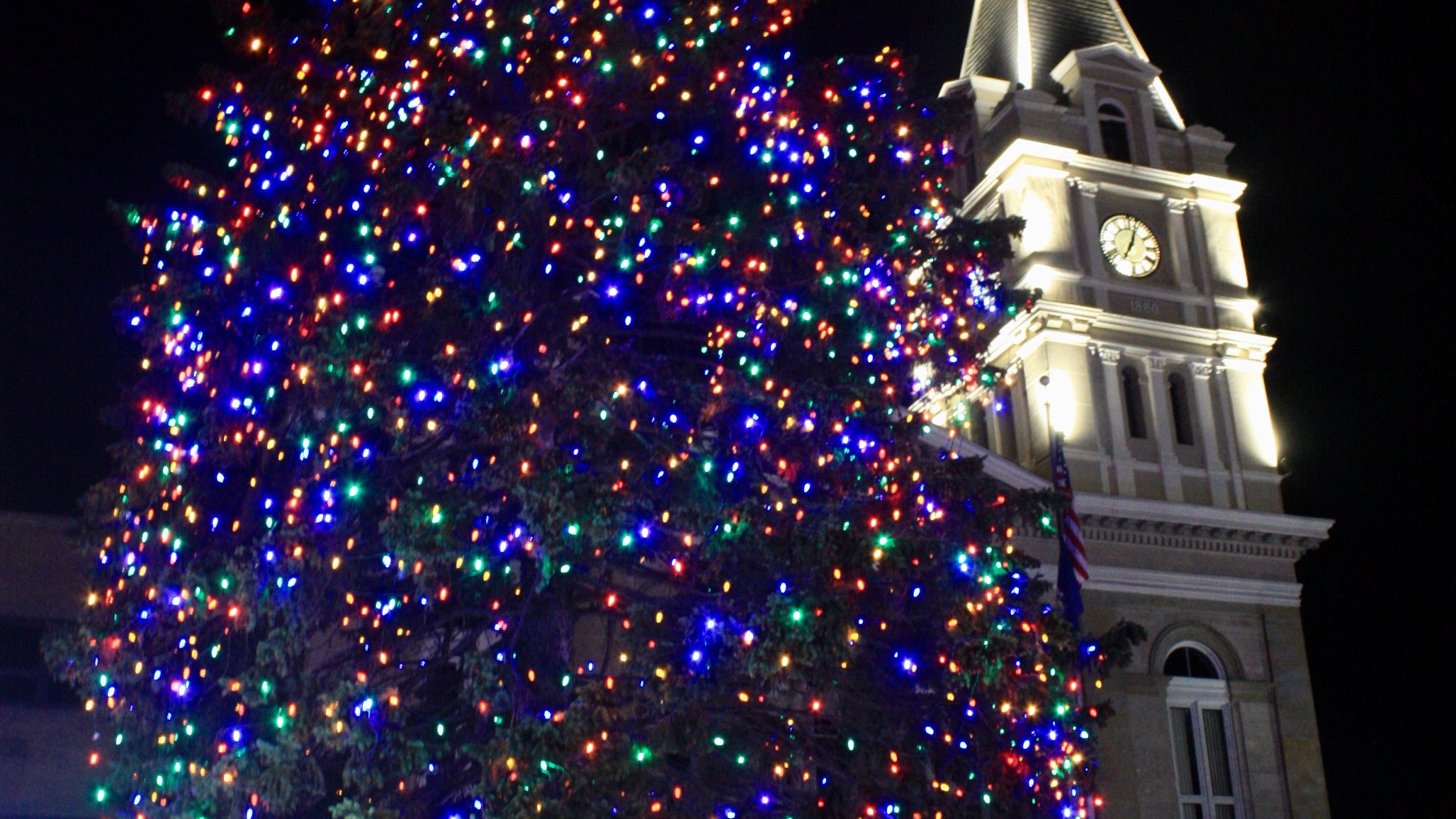 Monroe tree lighting kicks off holiday season