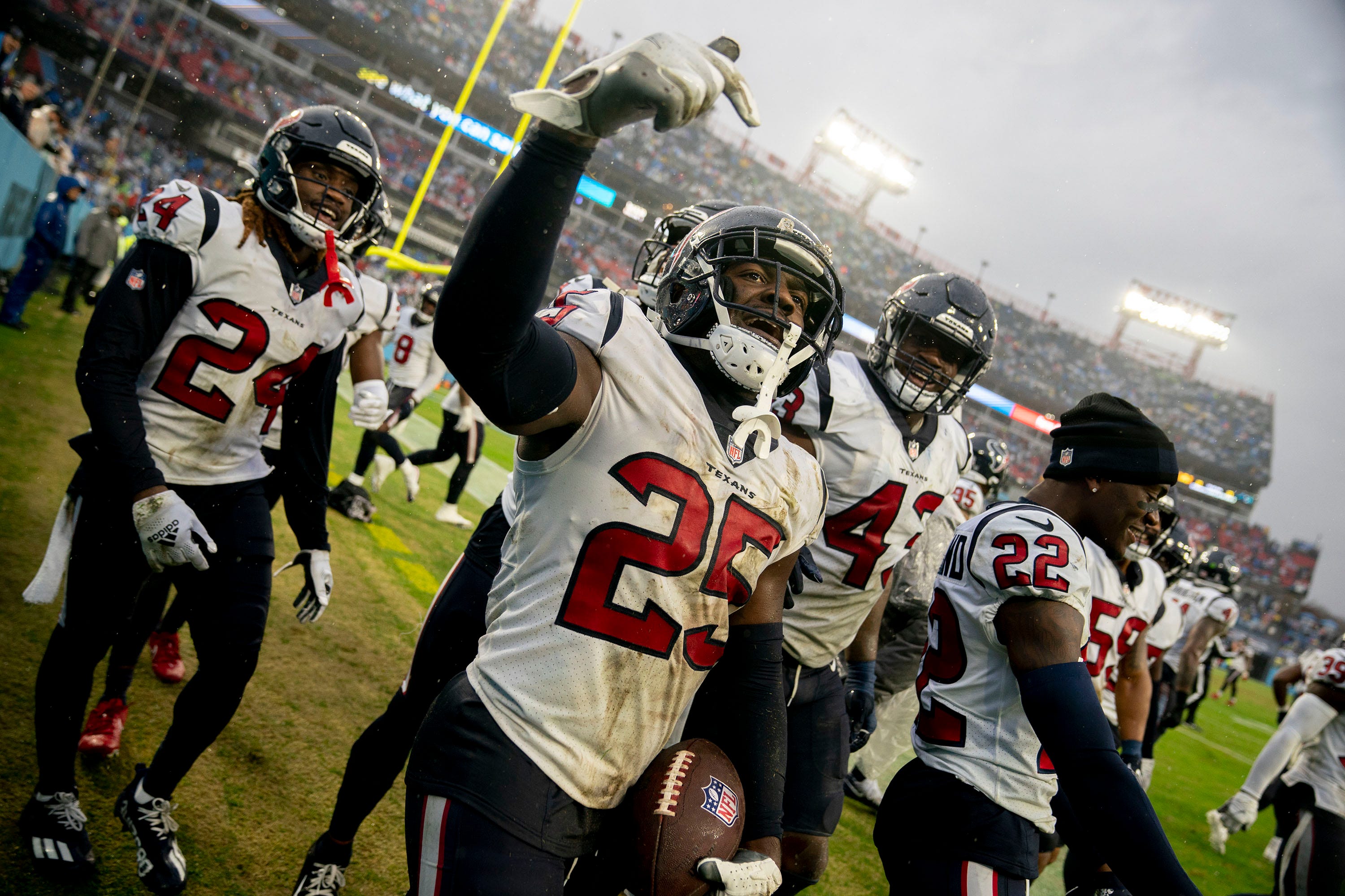 Texans Stun Titans, Snap Tennessee's Six-game Winning Streak