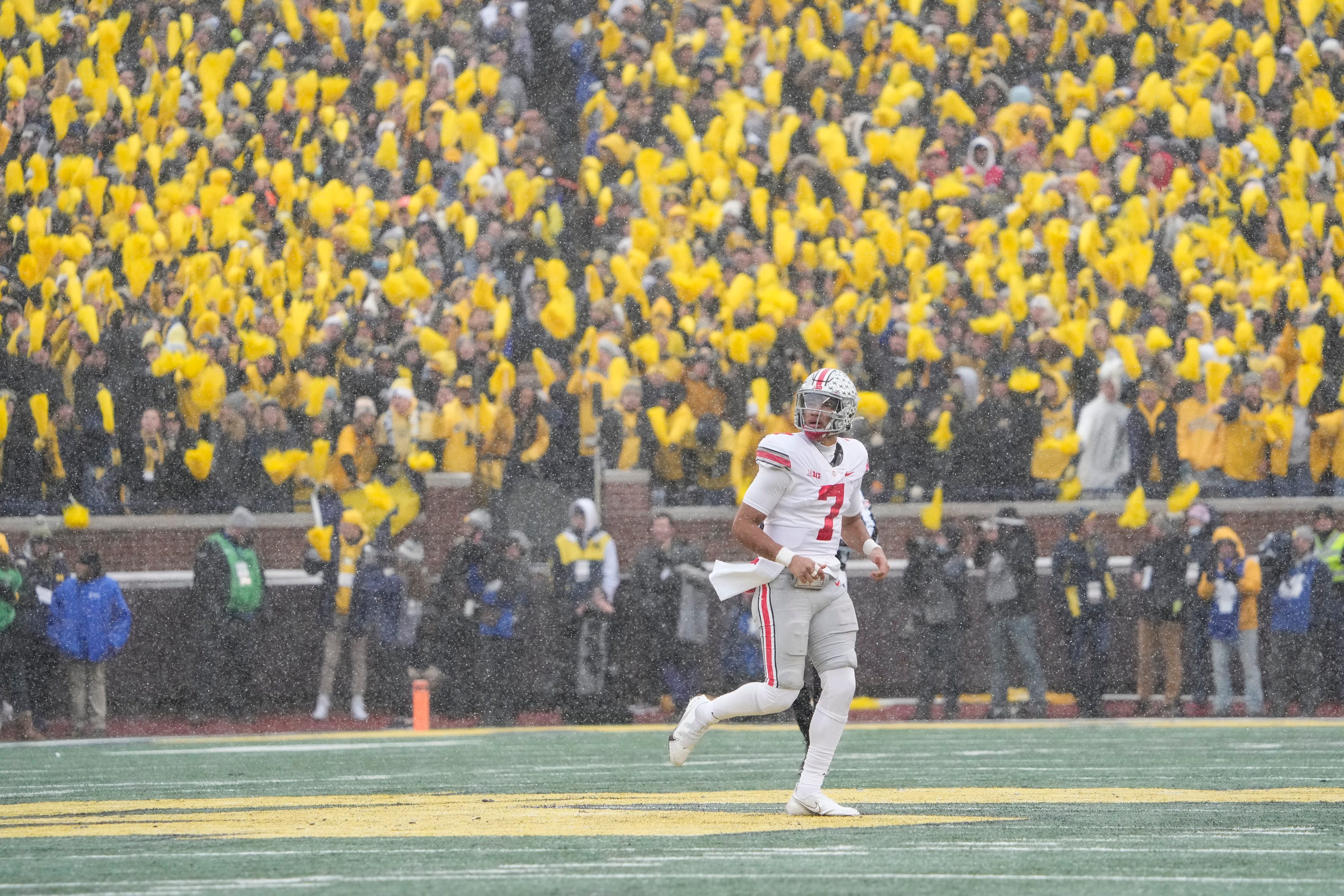 Ohio State-Michigan take feud on ice at Browns home stadium