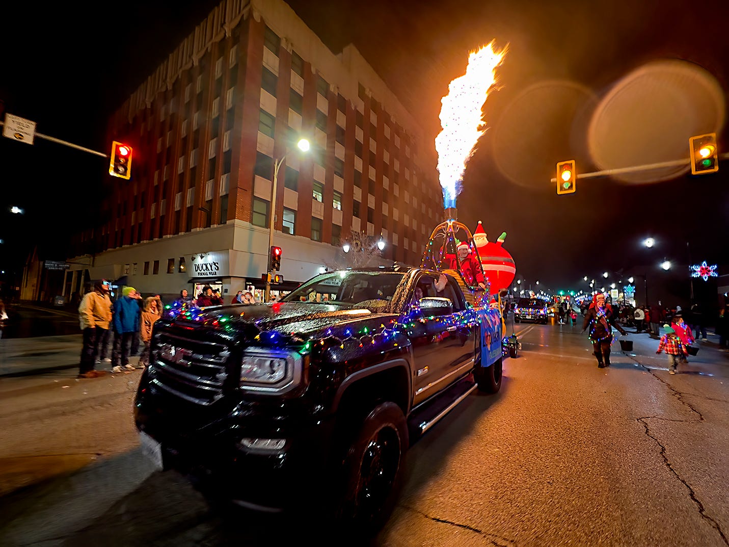 Galesburg Il 2022 Christmas Parade Galesburg's '12 Days Of Christmas'- Themed Parade Draws 3,000 Spectators