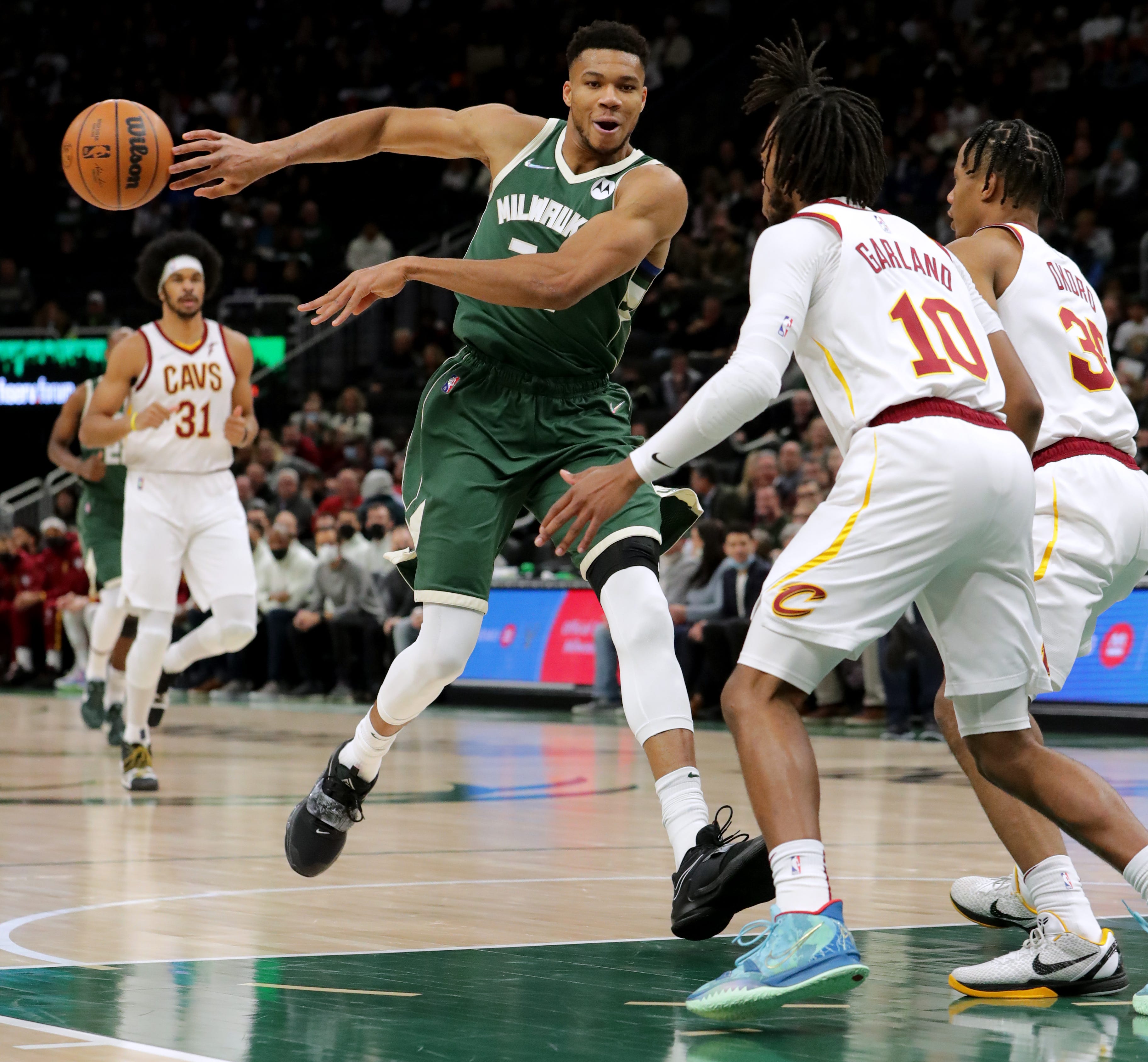 Giannis Antetokounmpo, Middleton, Holiday Star As Bucks Beat Cavaliers