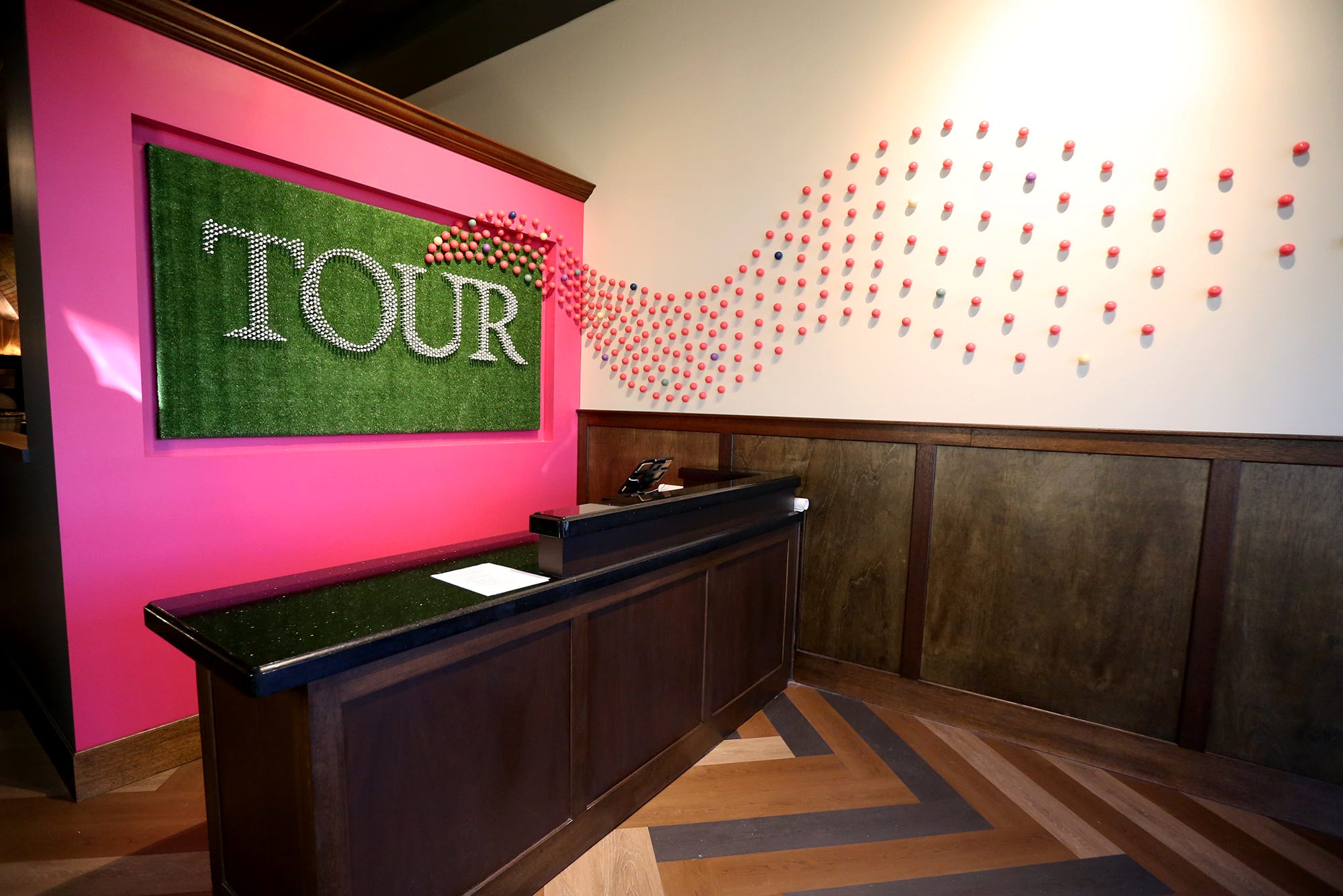 portsmouth-s-new-tour-restaurant-offers-indoor-golf-and-upscale-dining