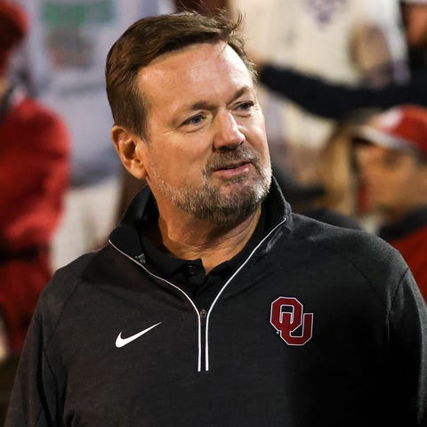 Former Oklahoma coach Bob Stoops will lead the Soo