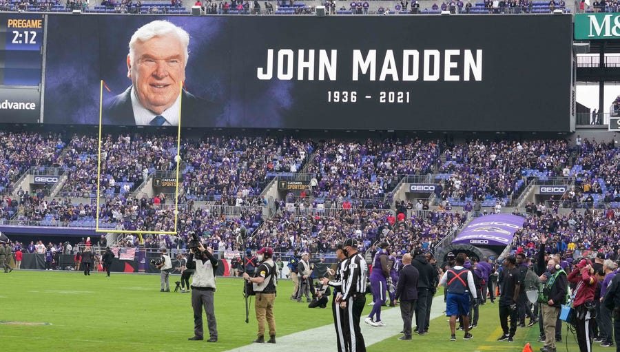 Fans observed a moment of silence to honor the late John Madden.