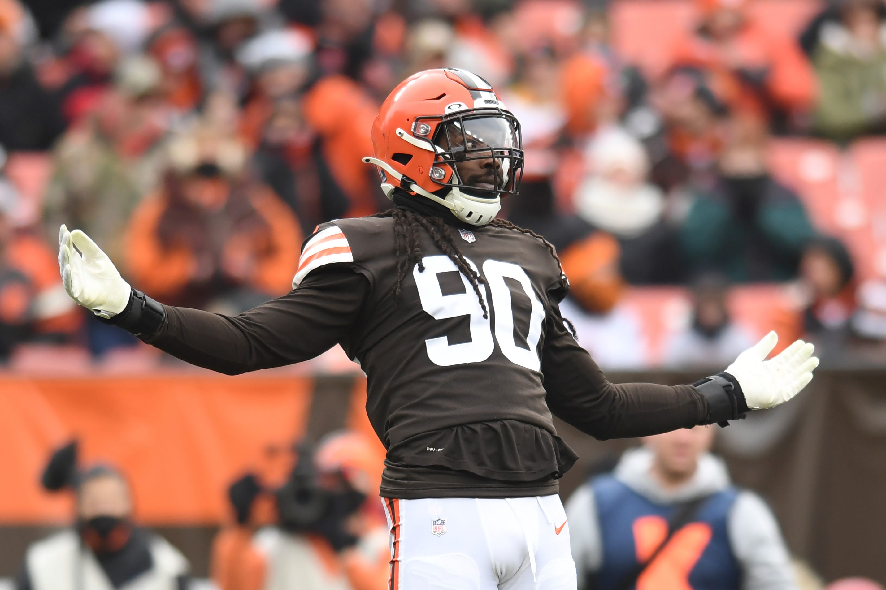 Browns Teammates Welcome Jadeveon Clowney With Open Arms